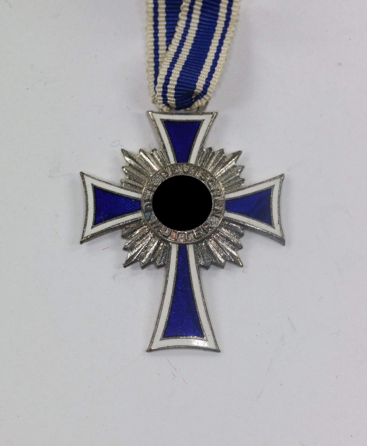 3 Mutterkreuz in Silber (Ehrenkreuz der Deutschen Mutter) – Bild 1