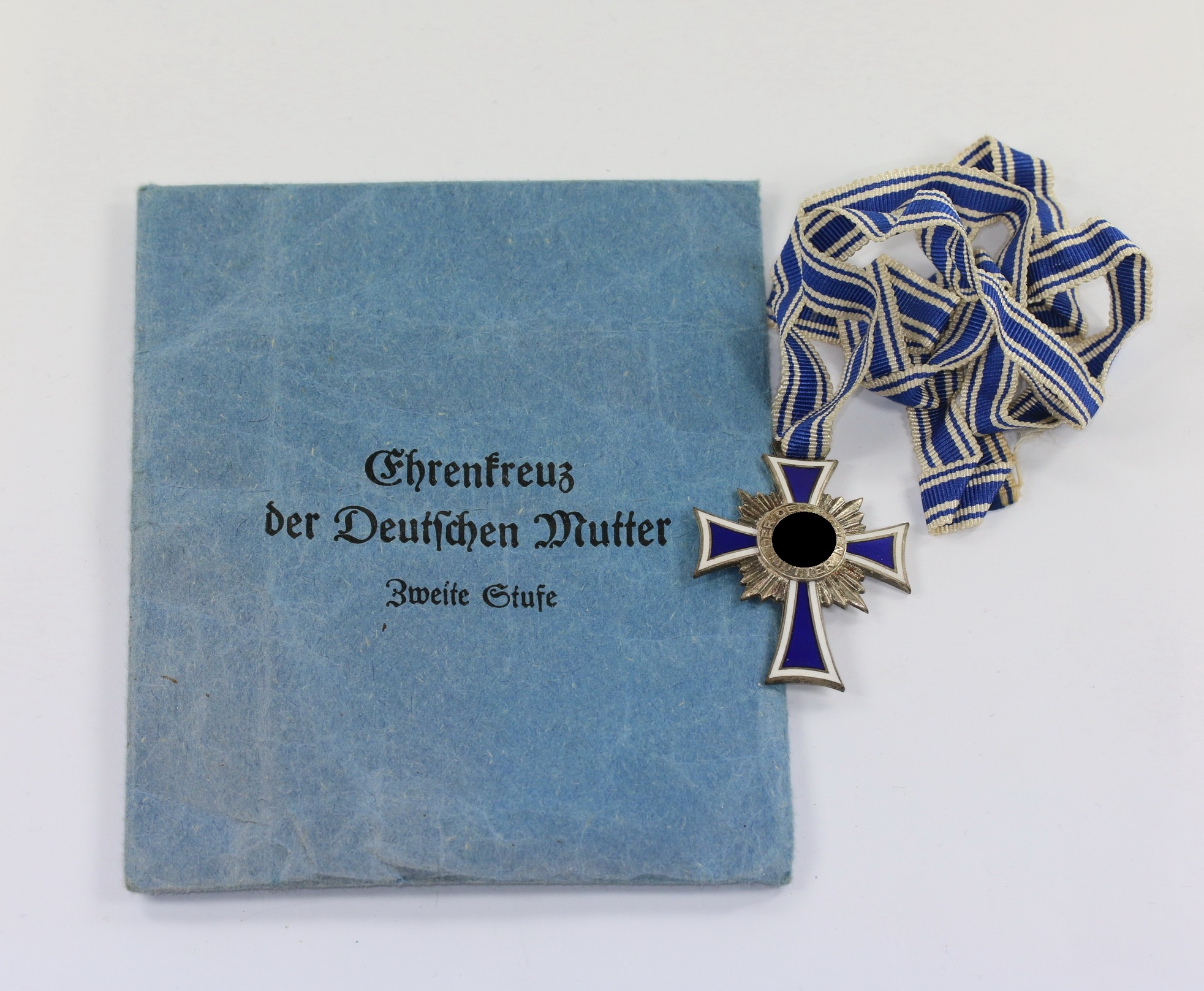 Mutterkreuz in Silber, in Verleihungstüte E. Fred. Wiedmann Frankfurt a. M. – Bild 1