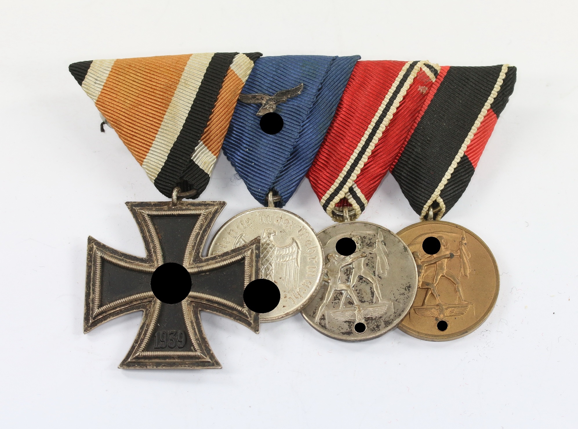 3 Ordensschnalle 4X, Dreieckband – Bild 1