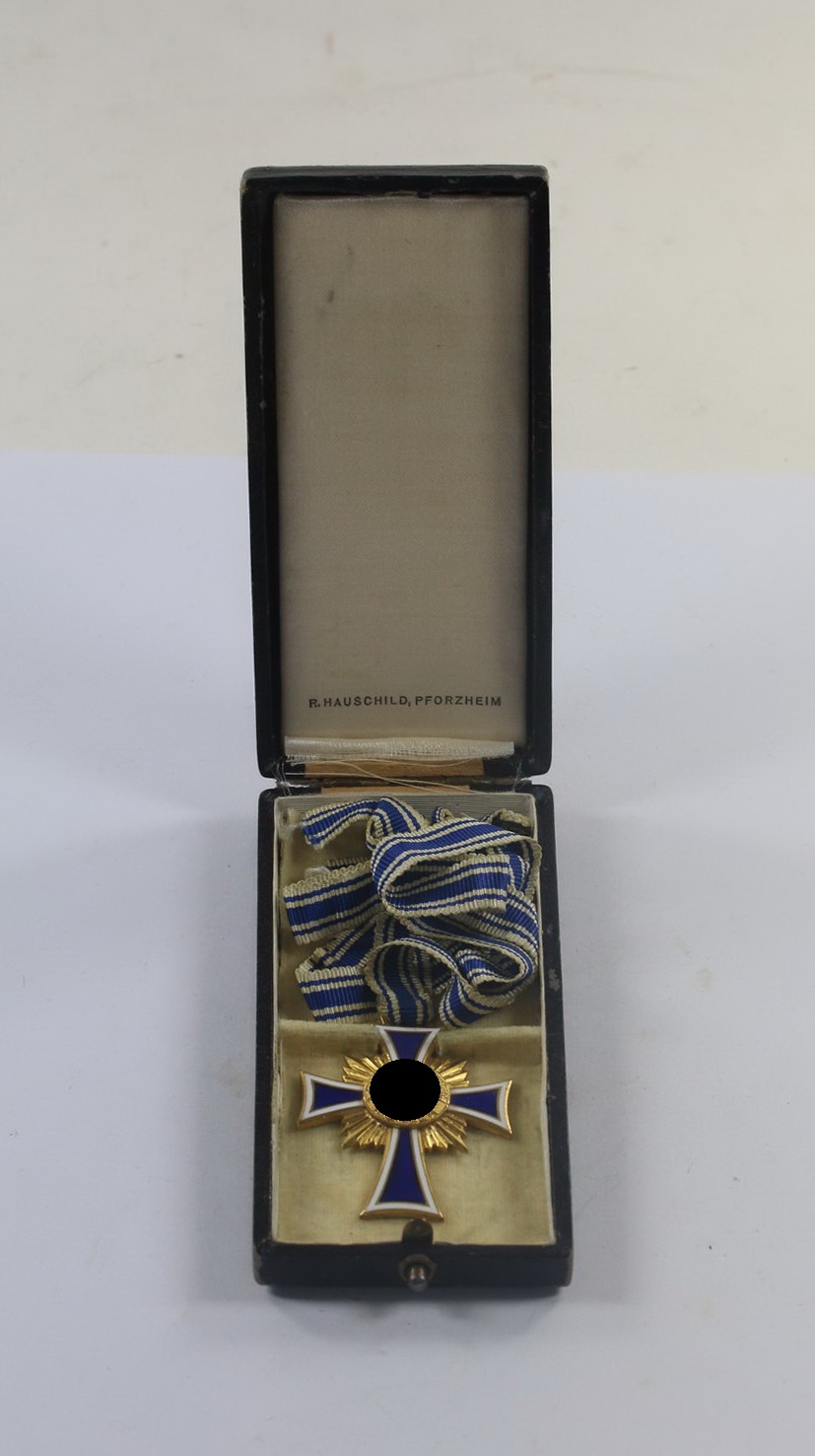 Mutterkreuz in Gold, im Etui R. Hauschild Pforzheim (1) Mutterkreuz in Gold, im Etui R. Hauschild Pforzheim – Bild 1