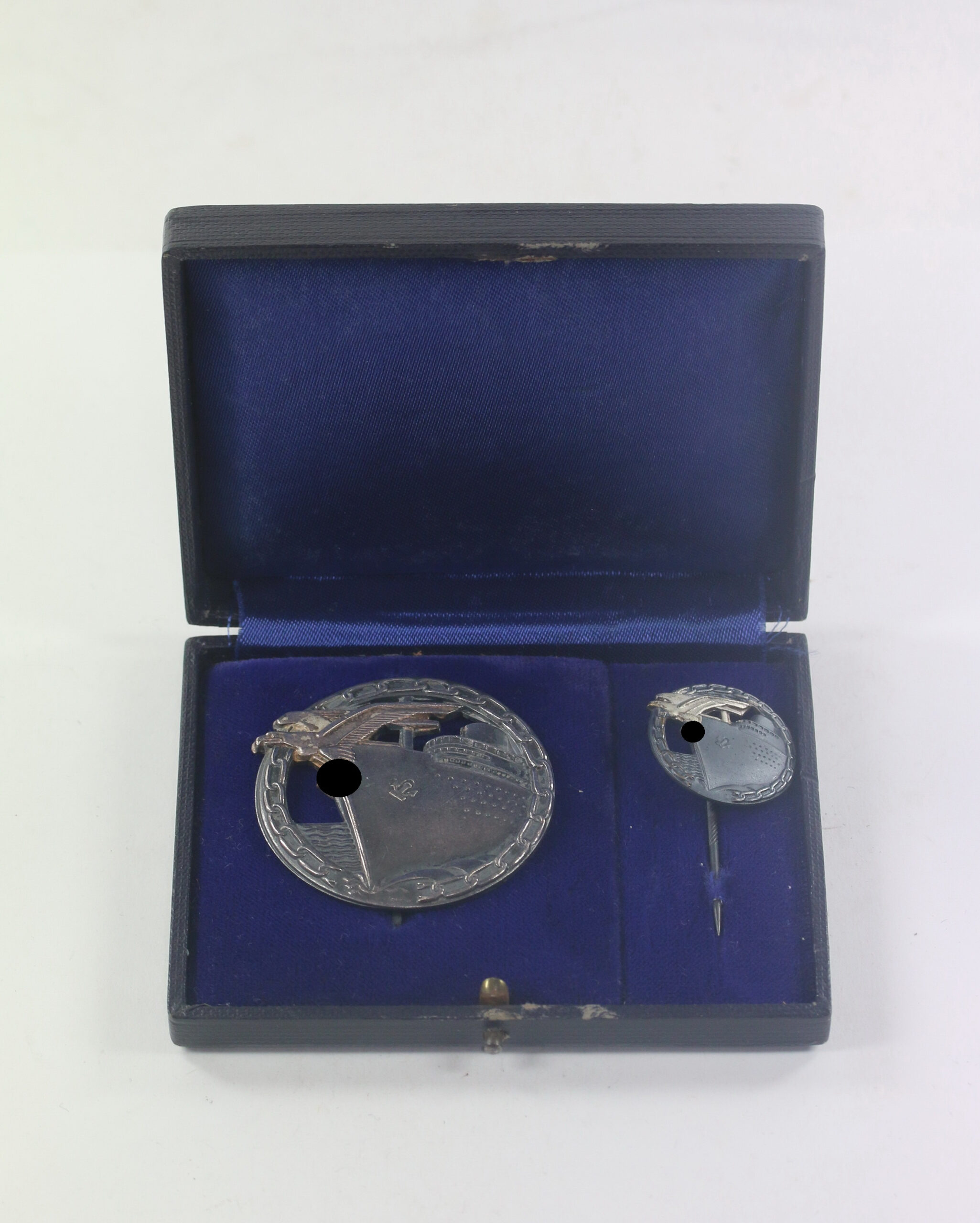  Blockadebrecher Abzeichen, Hst. Schwerin Berlin, mit Halbminiatur, im Doppeletui (Samt und Seide) – Bild 1