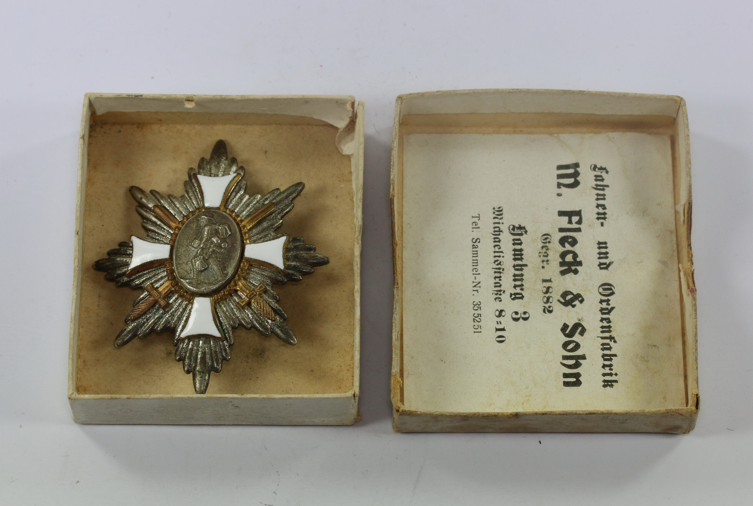 Deutsches Feldehrenzeichen, Hst. Deutsches Feld-Ehrenzeichen Hamburg 11, in Verleihungsschachtel – Bild 1