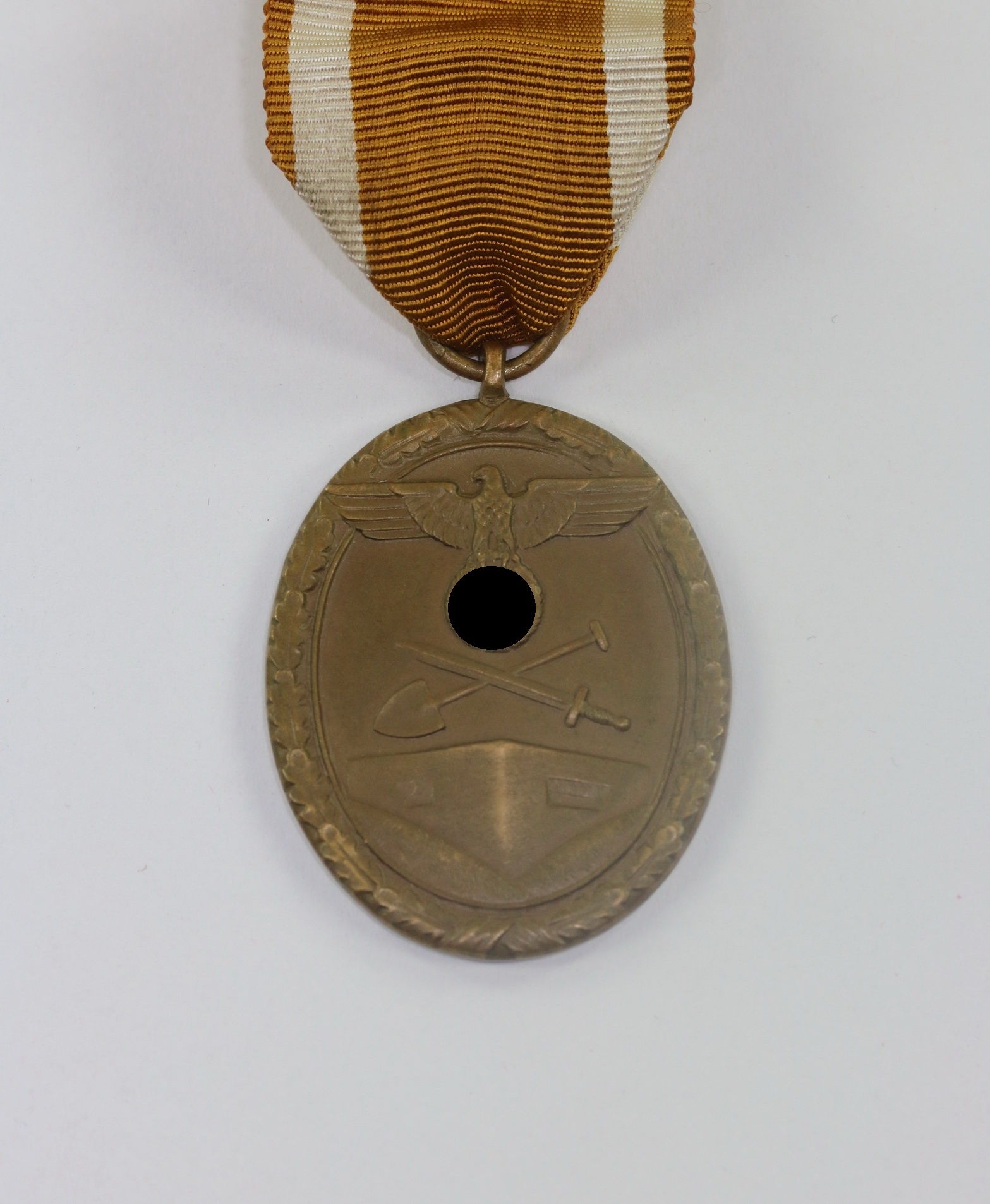  Deutsches Schutzwall Ehrenzeichen, Für Arbeit zum Schutze Deutschlands – Bild 1