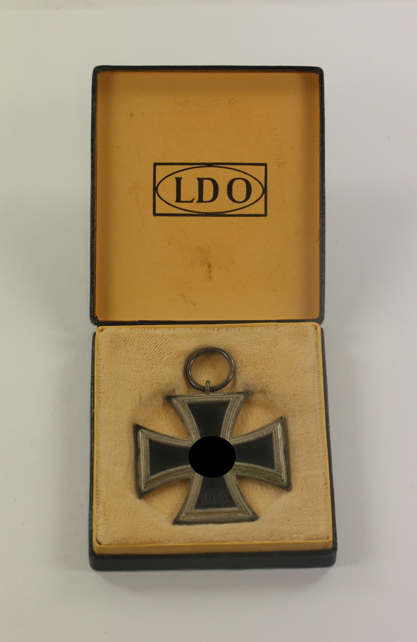  Eisernes Kreuz 2. Klasse 1939, Hst. L/11, im LDO Etui L/11 (Wilhelm Deumer, Lüdenscheid) – Bild 1