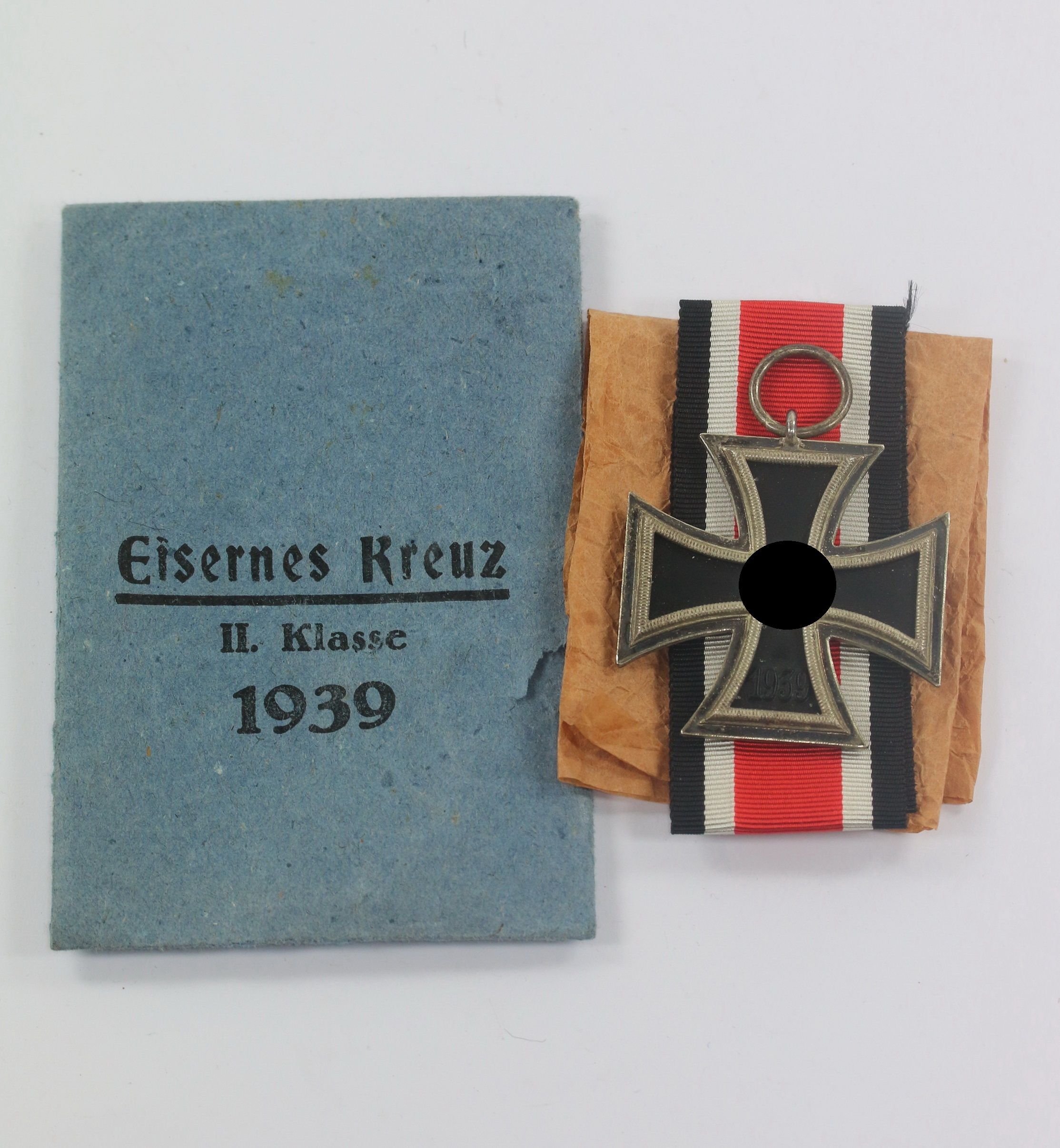  Eisernes Kreuz 2. Klasse 1939, in kleiner Verleihungstüte Paul Meybauer Berlin SW68 – Bild 1