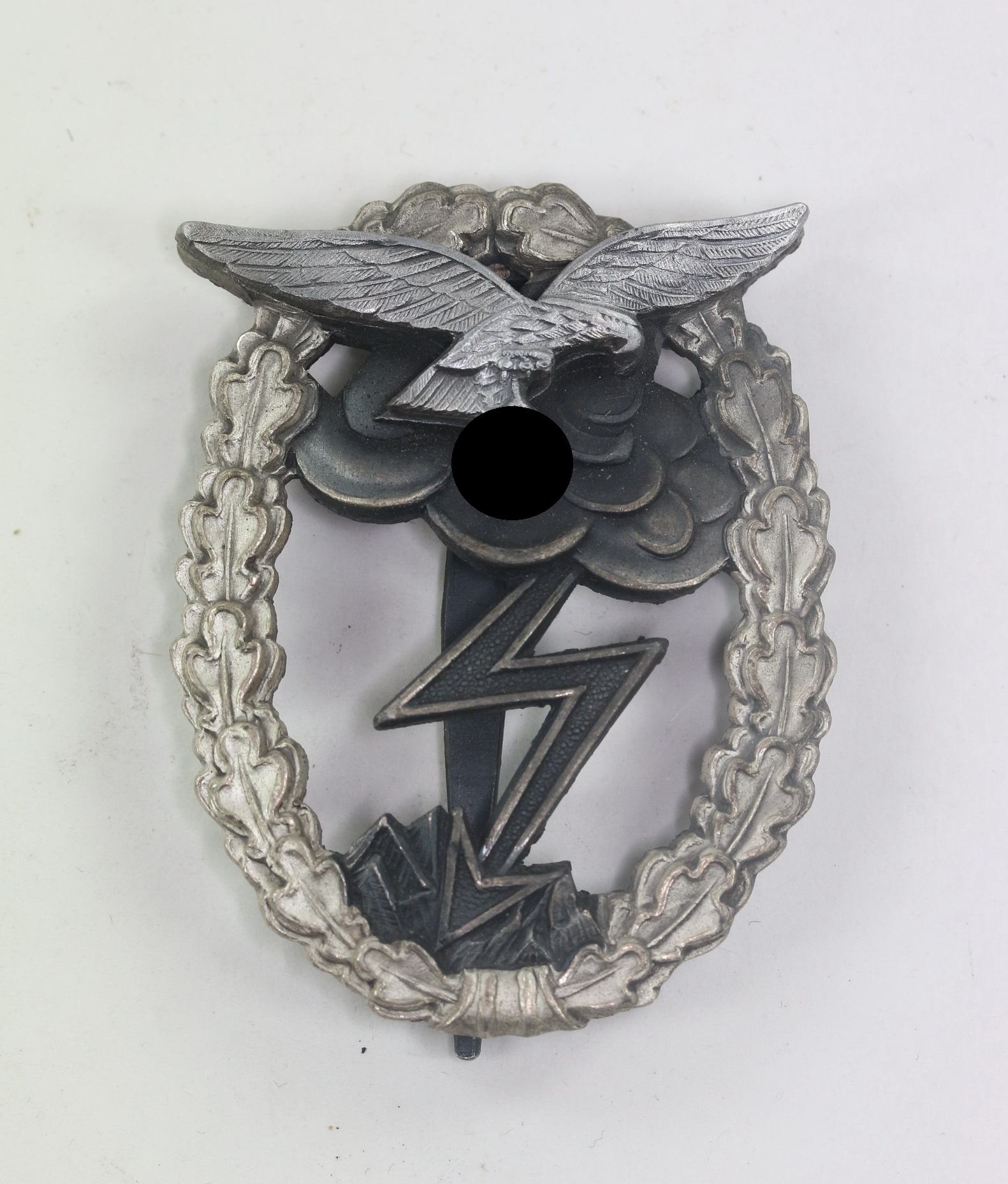  Erdkampfabzeichen der Luftwaffe, Hst. R.K. (Rudolf Karneth, Gablonz) – Bild 1