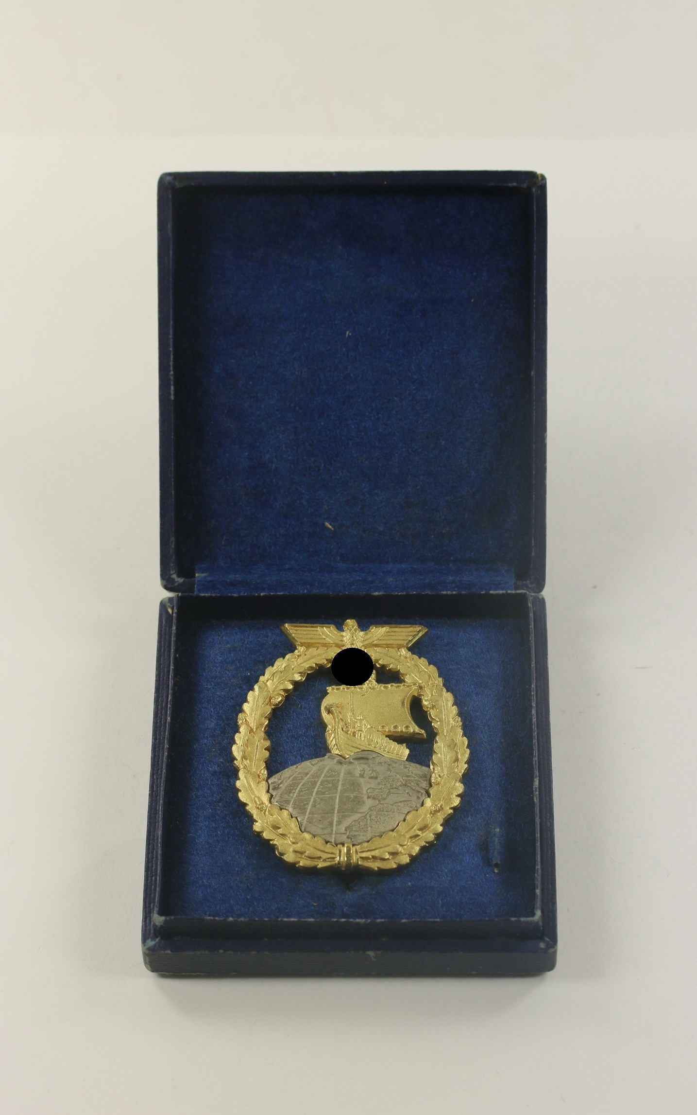  Hilfskreuzer Kriegsabzeichen, C. E. Juncker, Berlin, im Etui – Bild 1