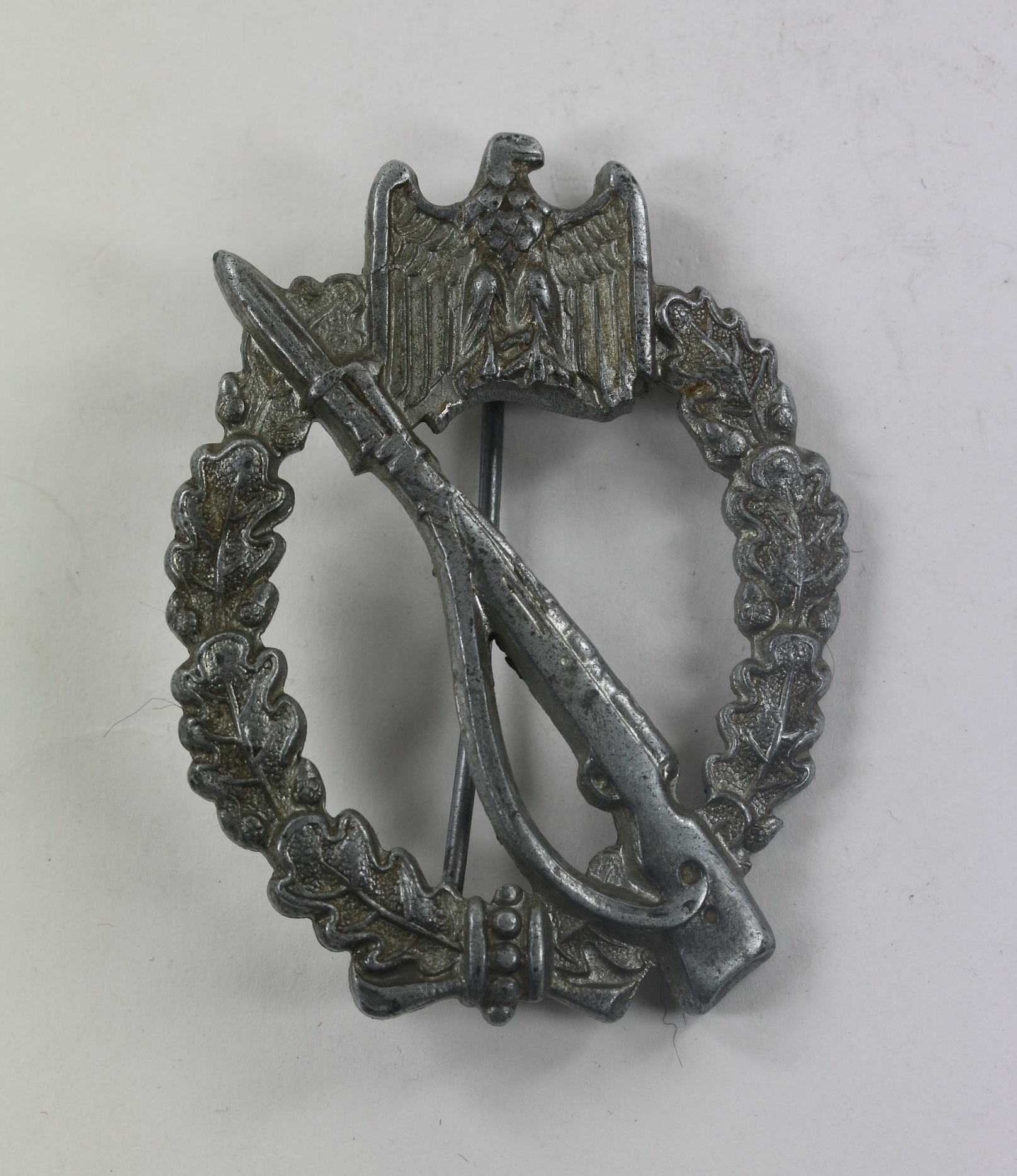  Infanterie Sturmabzeichen in Silber, Hst. Ernst L. Müller Pforzheim, Kriegsgefangenschaft (!) – Bild 1