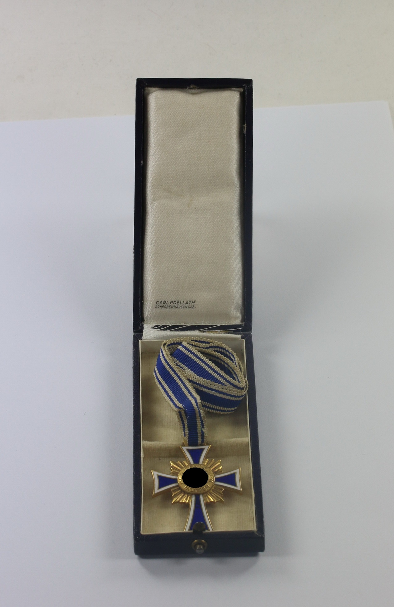  Mutterkreuz in Gold, im Etui, Carl Poellath Schrobenhausen/Obb – Bild 1