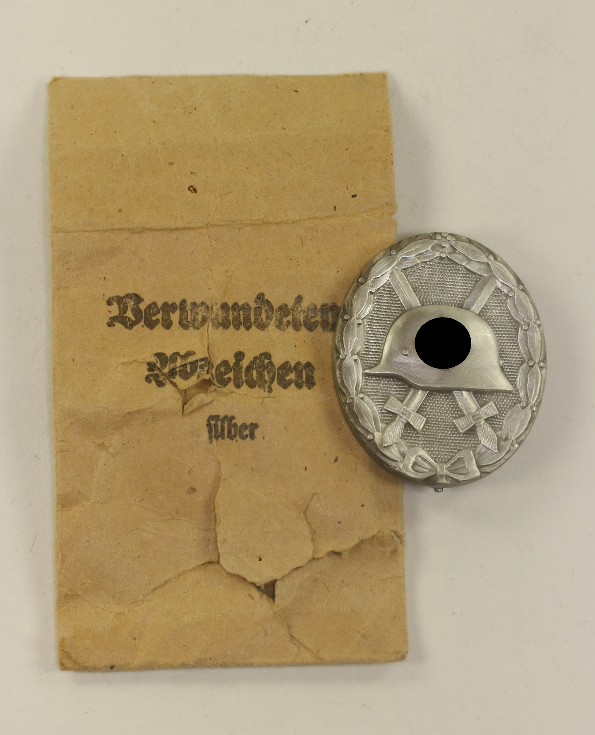  Verwundetenabzeichen in Silber, in Verleihungstüte Hauptmünzamt Wien 40 – Bild 1