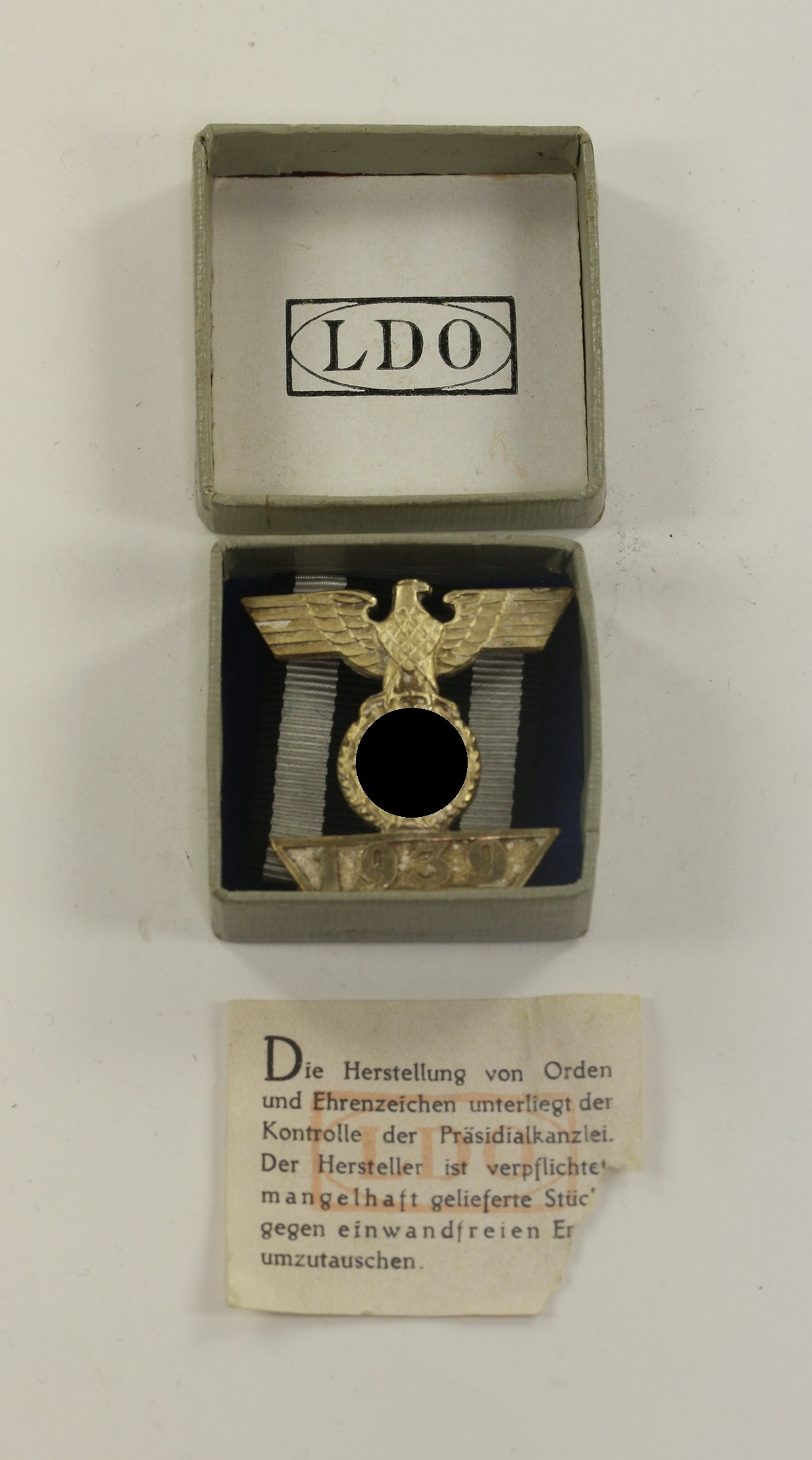  Wiederholungsspange 2. Klasse 1939, Hst. L/53, in LDO Verkaufsschachtel L/53, mit LDO Zettel – Bild 1