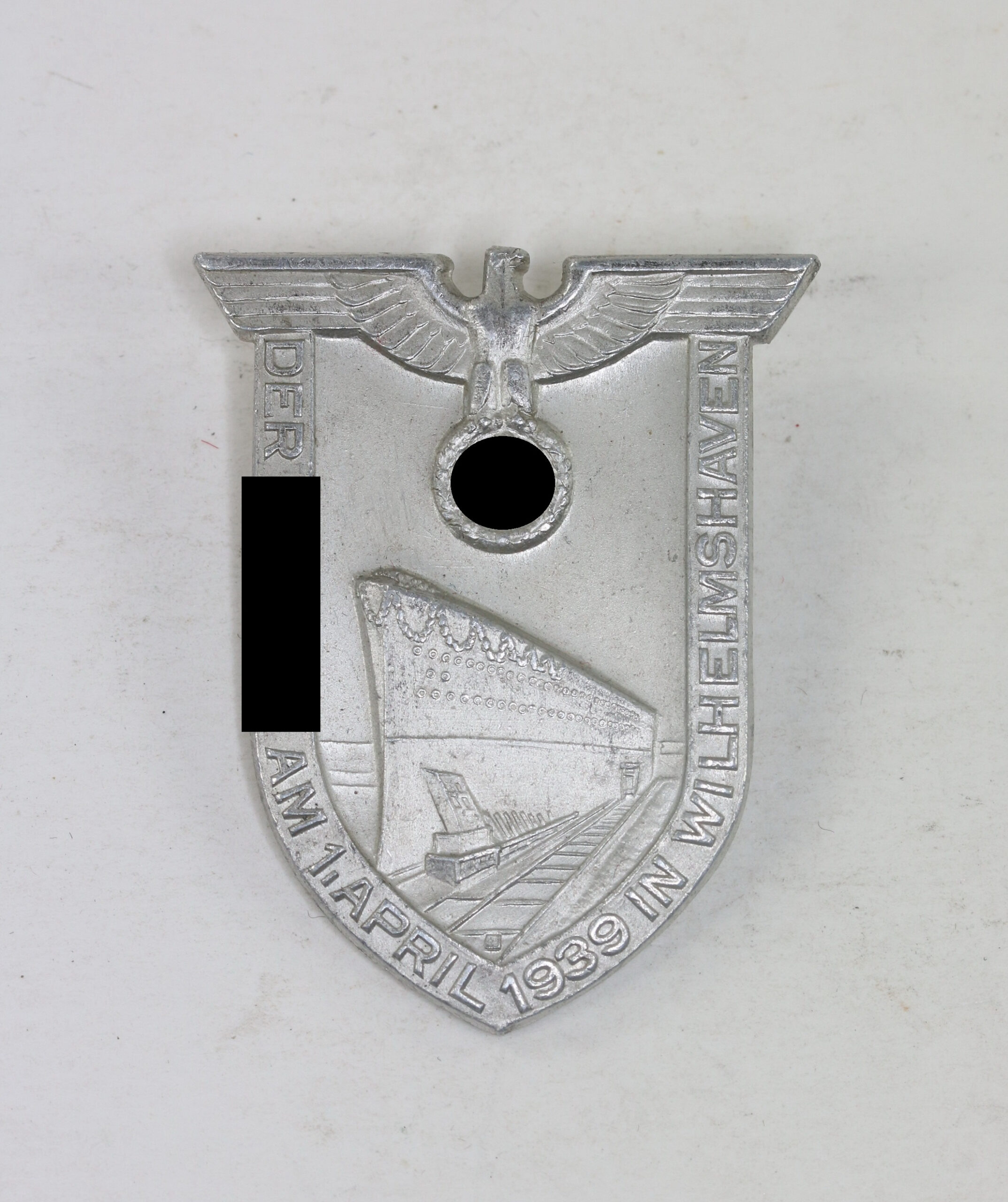 Abzeichen, Der Führer am 1. April 1939 in Wilhelmshaven, Hst. RZM M1/35 (Wächter & Lange, Mittweida) – Bild 1