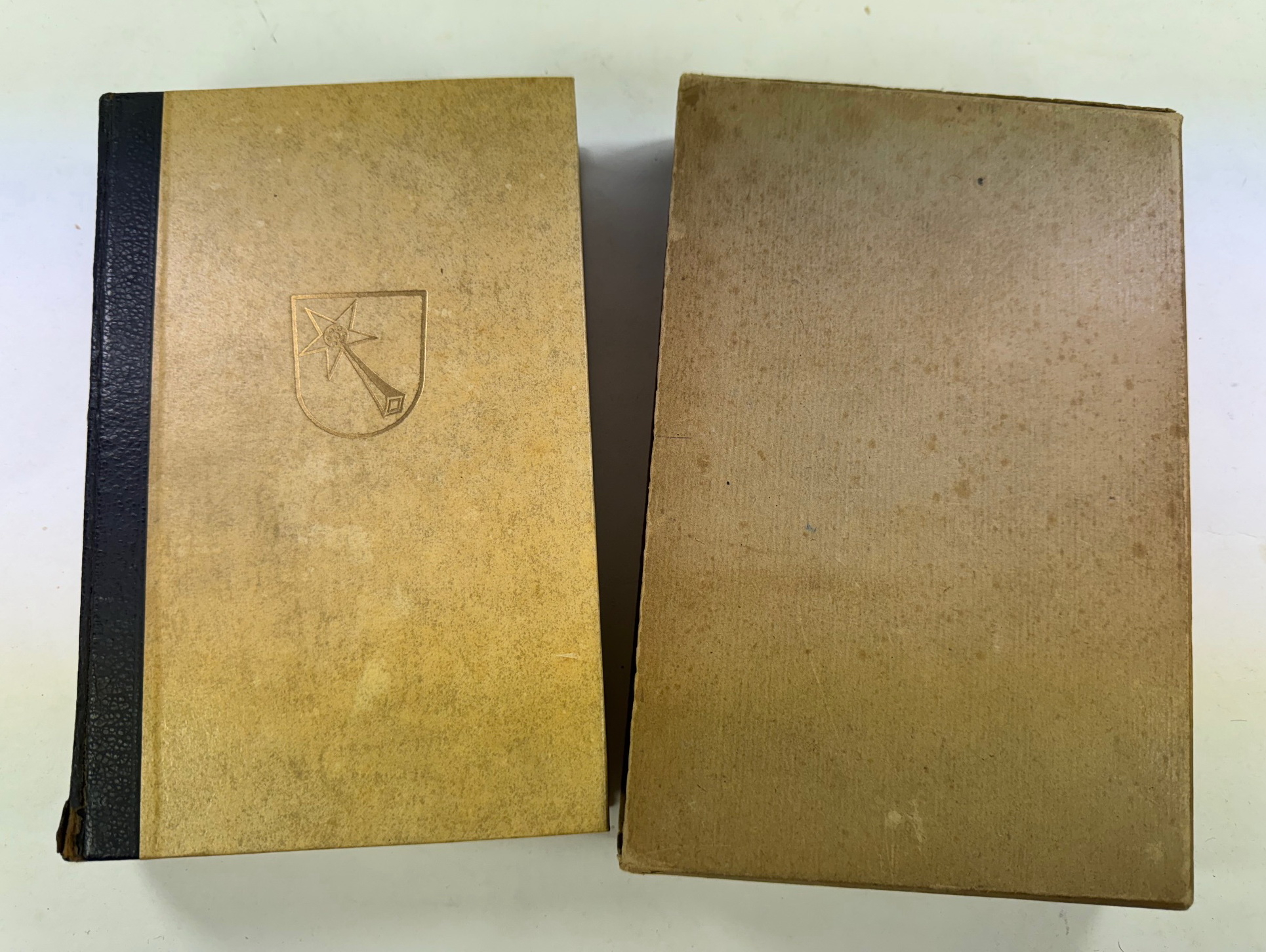 Adolf Hitler, Mein Kampf, Hochzeitsausgabe Kolmar 1943, in Lateinische Schrift, mit Schuber – Bild 1