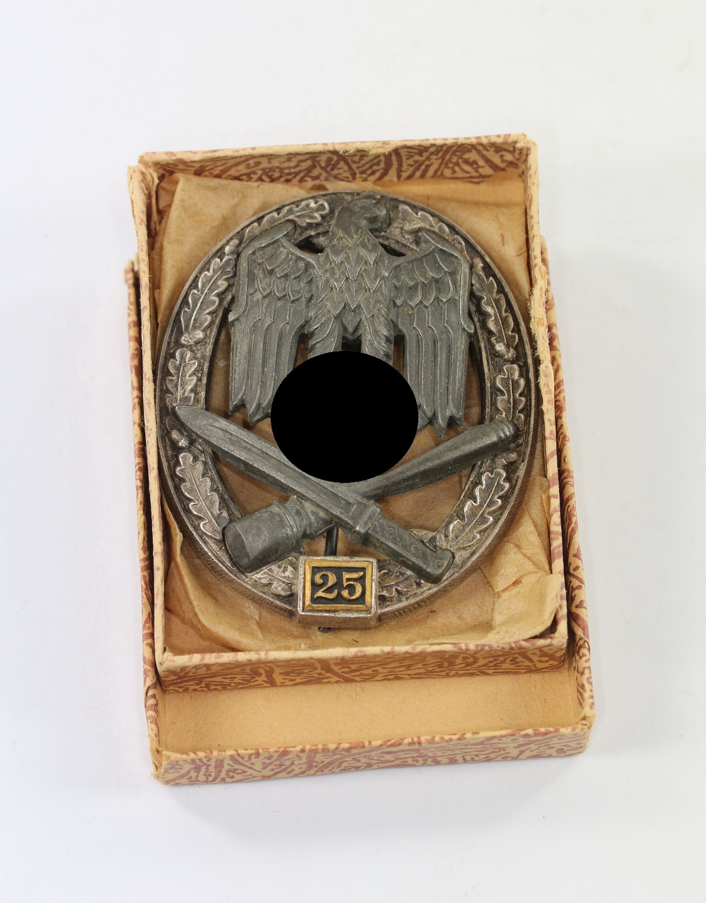 Allgemeines Sturmabzeichen mit Einsatzzahl 25, C.E. Juncker, in Verleihungsschachtel – Bild 1