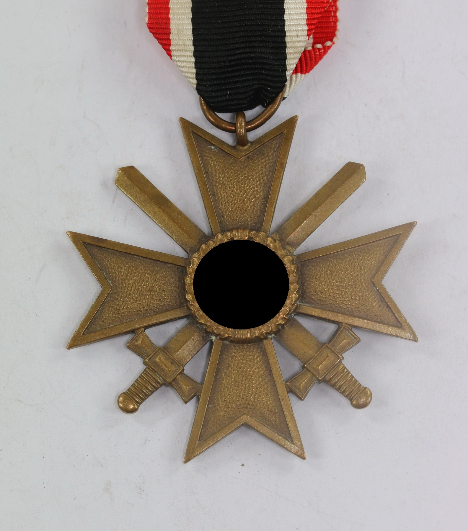 Kriegsverdienstkreuz 2. Klasse mit Schwertern, ohne Hersteller (Buntmetall) – Bild 1