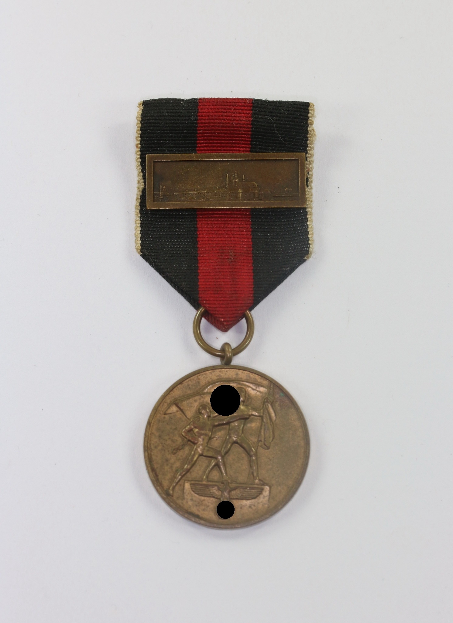  Anschlußmedaille Sudetenland (1. Oktober 1938), mit Spange Pragerburg – Bild 1