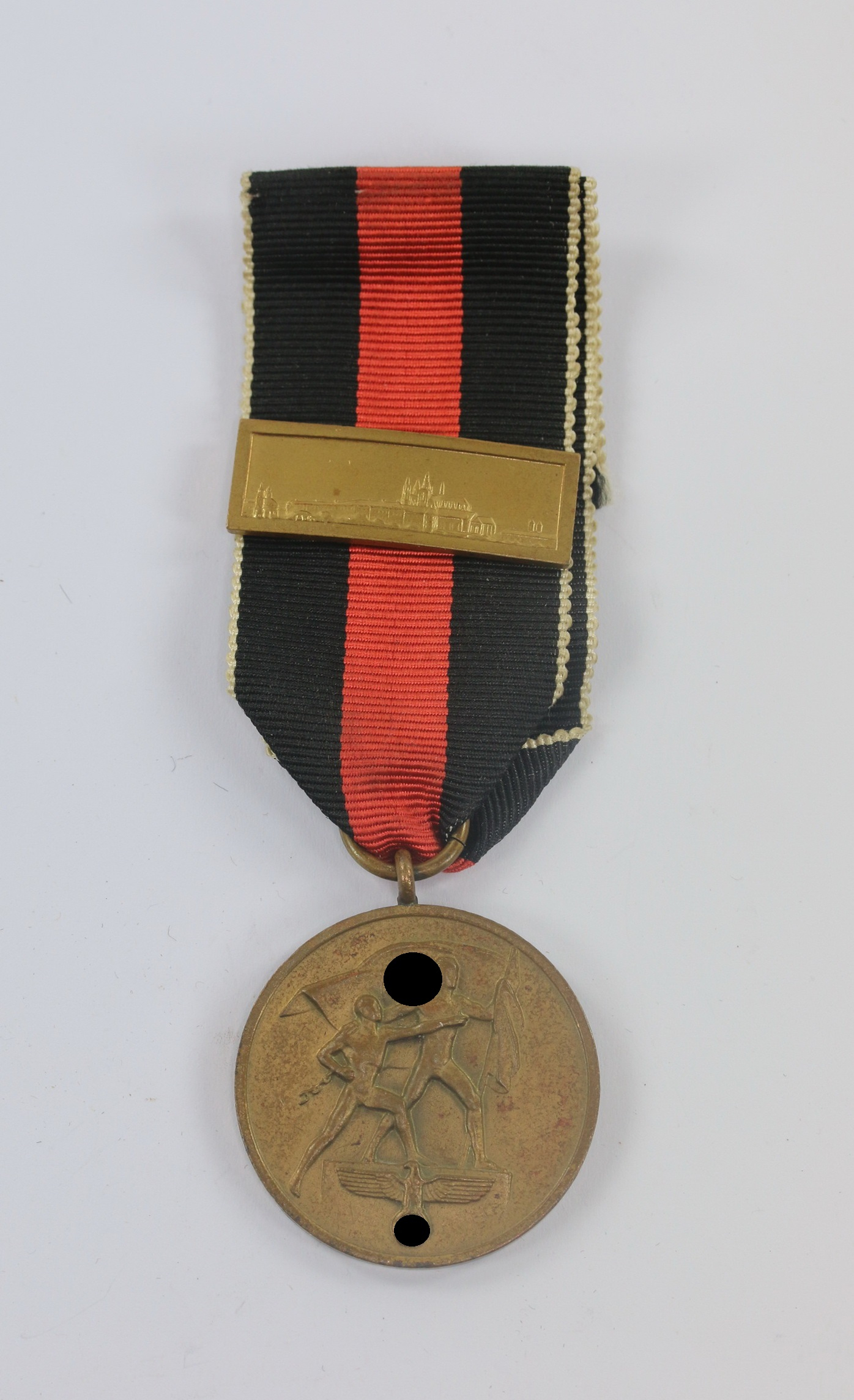  Anschlußmedaille Sudetenland (1. Oktober 1938), mit Spange Pragerburg (Künstler Signatur HC) – Bild 1