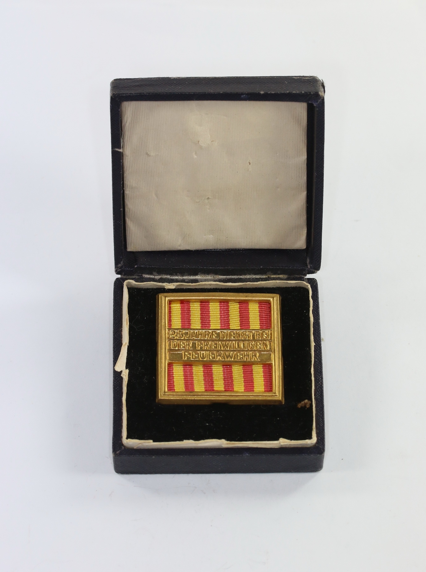 baden_freistaat_ehrenzeichen_f_r_mitglieder_der_freiwilligen_feuerwehr_f_r_25_jahre_im_etui_1_ Baden (Freistaat), Ehrenzeichen für Mitglieder der freiwilligen Feuerwehr für 25 Jahre, im Etui – Bild 1