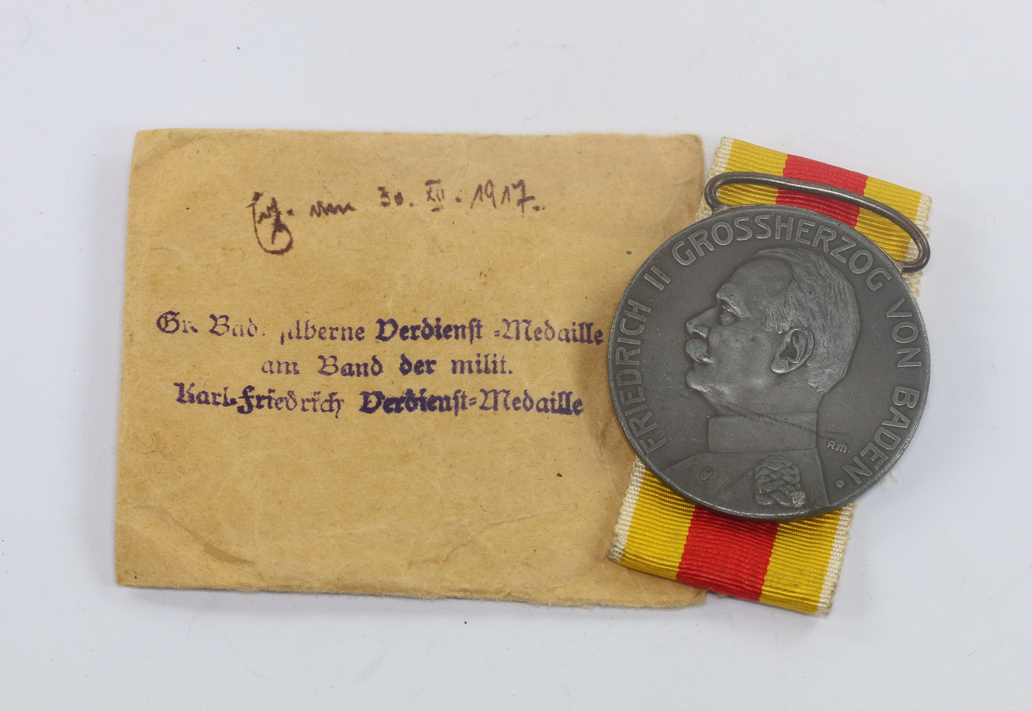 Baden, Silberne Verdienstmedaille Friedrich II. - Für Verdienst, in Verleihungstüte – Bild 1