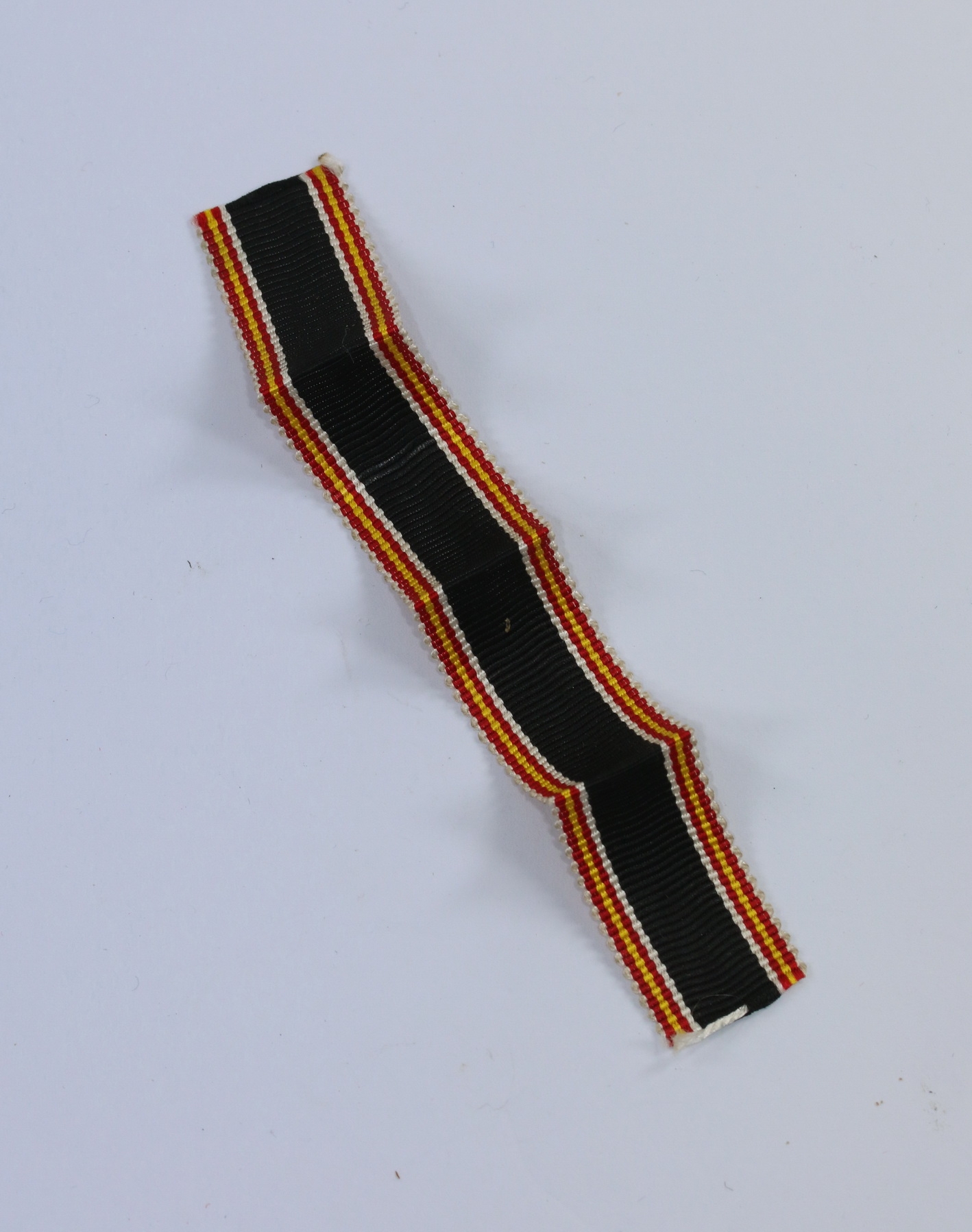 Band (Feldspange) für das Ehrenkreuz für Hinterbliebene deutscher Spanienkämpfer – Bild 1