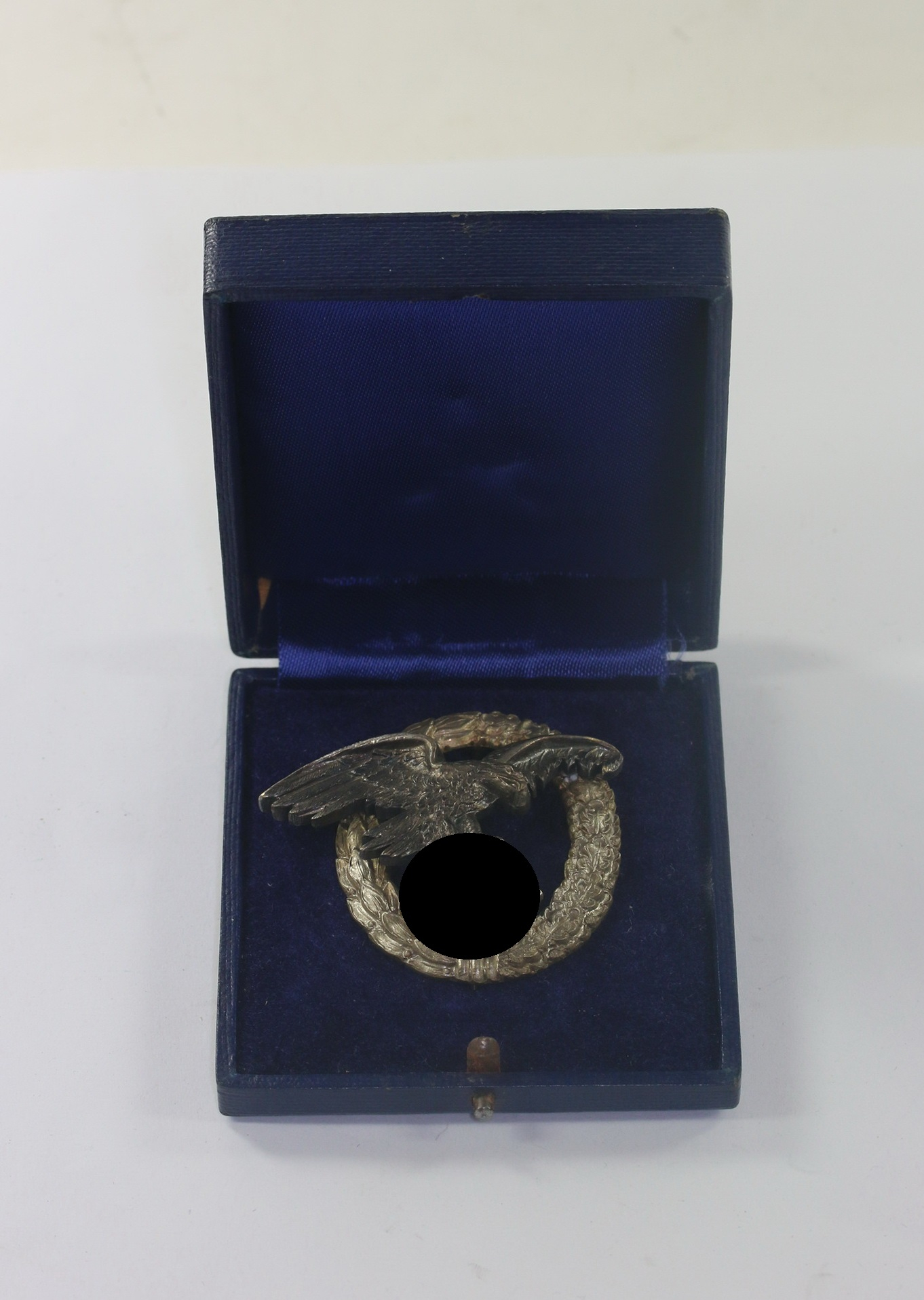 Beobachter Abzeichen der Luftwaffe, Hst. C.E. Juncker Berlin S.W., im Etui Luftwaffen Beobachter Abzeichen – Bild 1