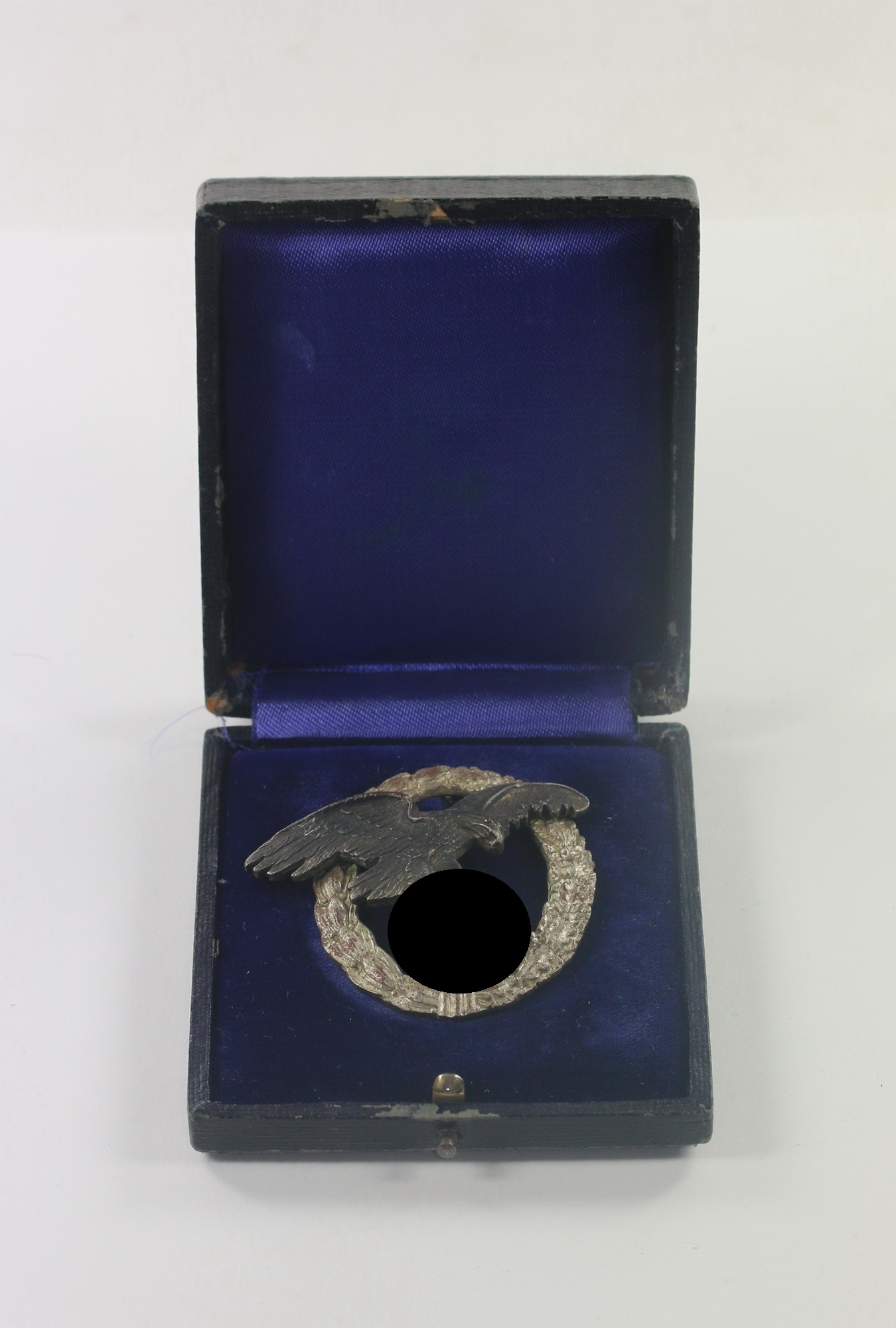 Beobachterabzeichen der Luftwaffe, Hst. CE Juncker Berlin SW, 1. Modell (J.1), im Etui – Bild 1