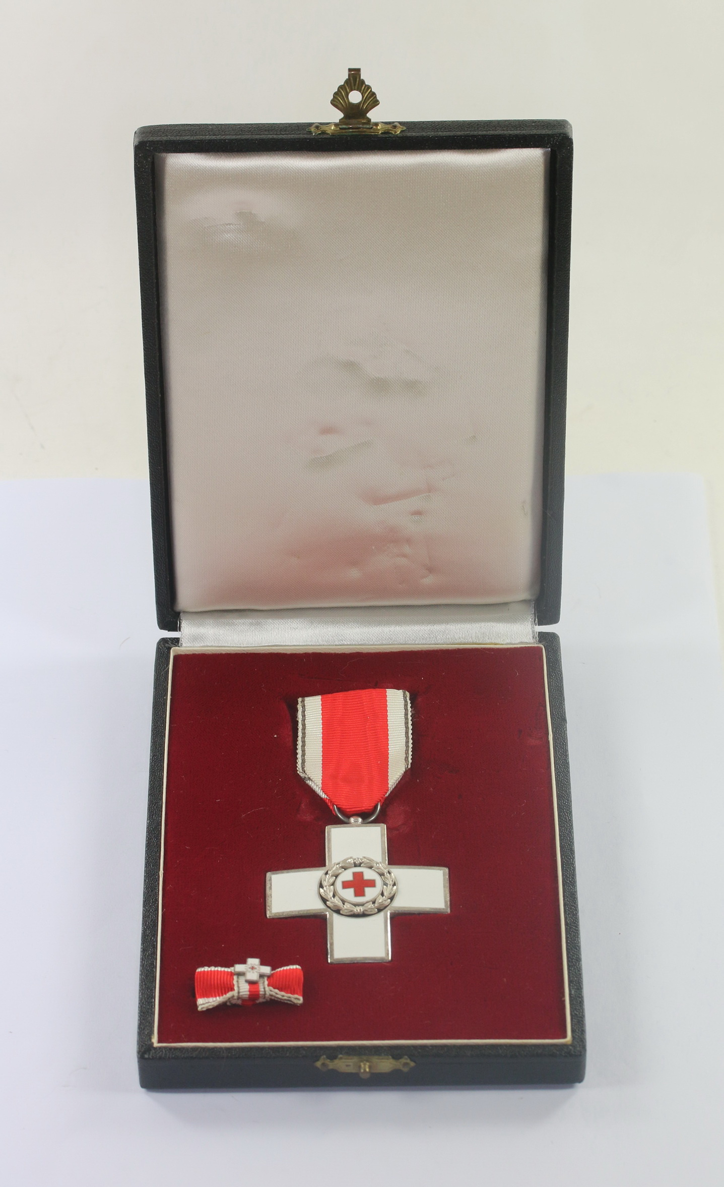 BRD, Ehrenzeichen 2. Klasse des Deutschen Roten Kreuz, im Etui – Bild 1