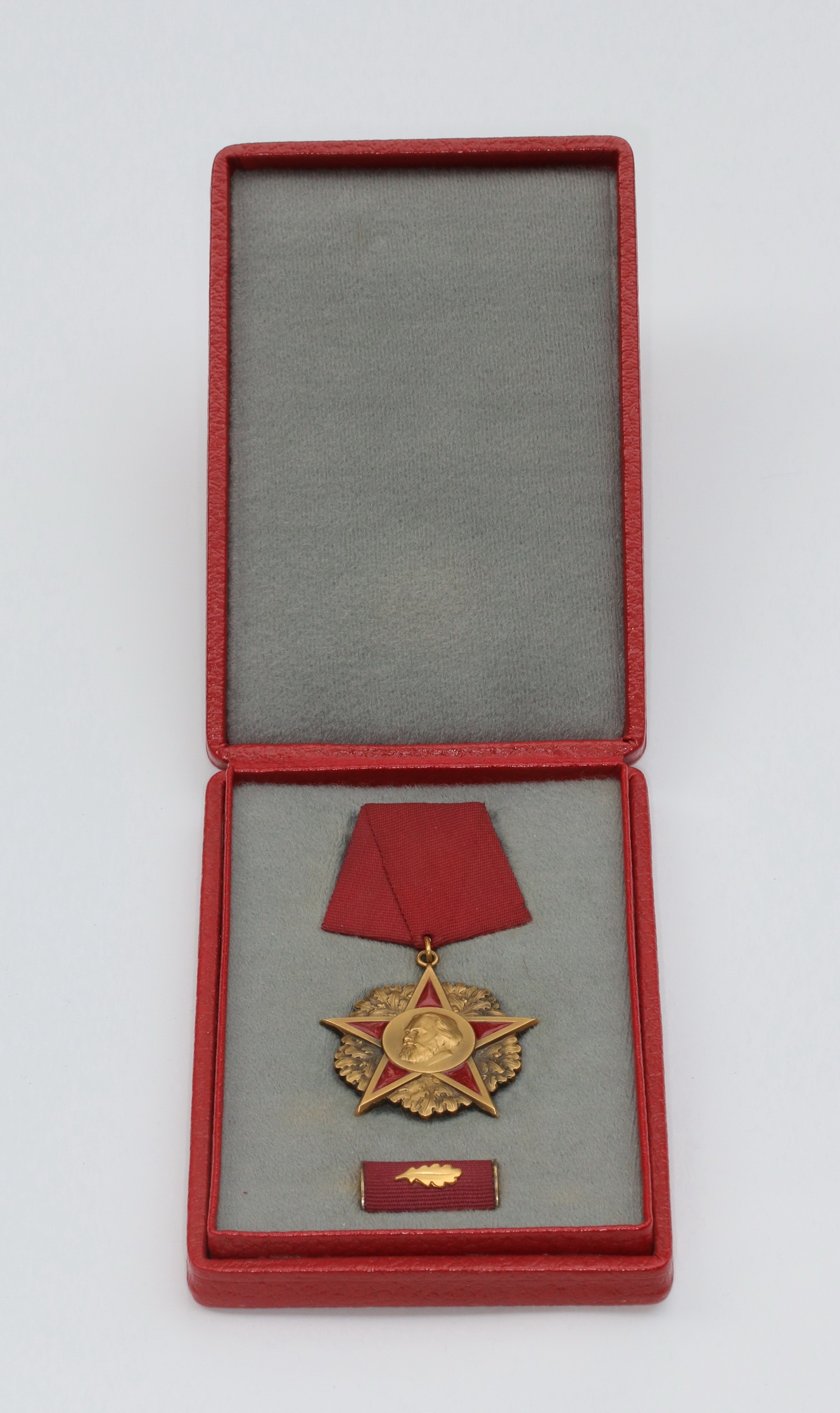 DDR, Karl Marx Orden, Gold 900, im Etui – Bild 1