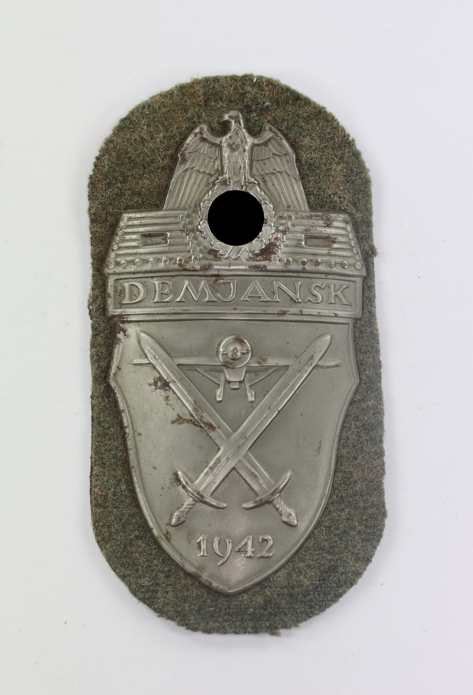 Demjanskschild auf Heeresstoff, "Missing Log" (Typ 4.3) – Bild 1