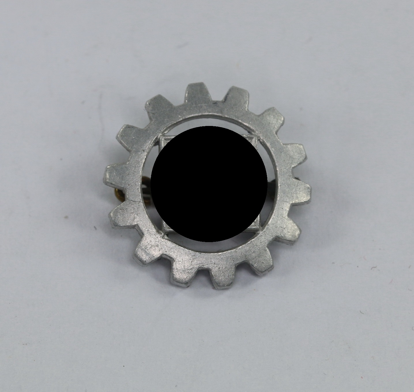 deutsche_arbeitsfront_daf_mitgliedsabzeichen_hst Deutsche Arbeitsfront (DAF), Mitgliedsabzeichen, Hst. RZM M1 152, Cupal (!) – Bild 1