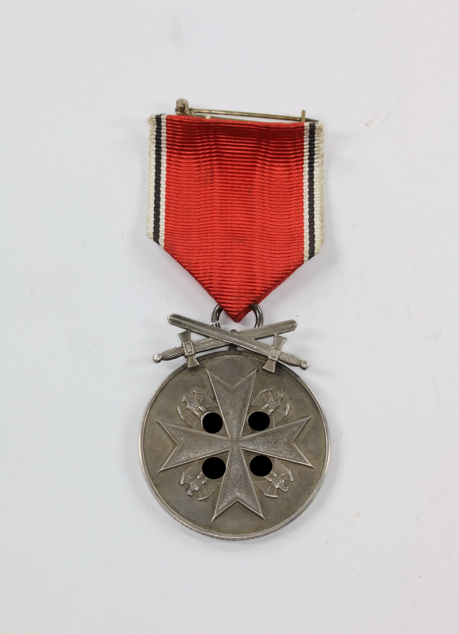 Deutsche Verdienstmedaille in Silber mit Schwertern, Hst. PR. Münze Berlin, (Frakturschrift), Silber 835 – Bild 1