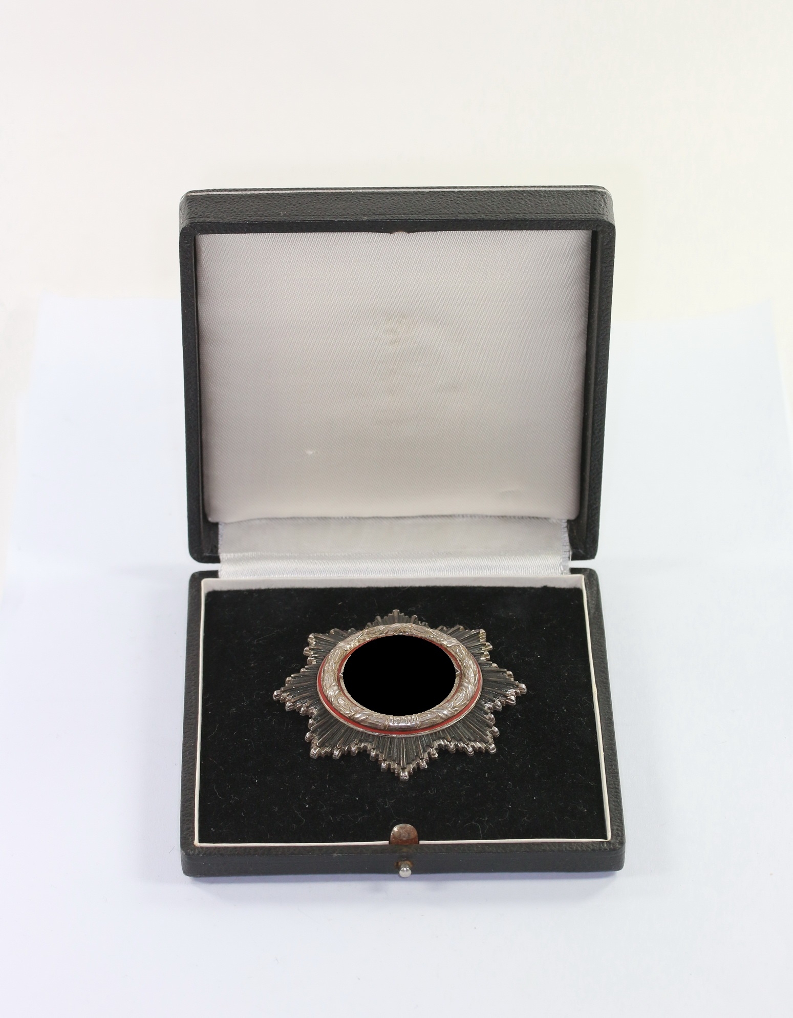 Deutsches Kreuz in Silber, Hst. 20 (leicht), im Etui – Bild 1