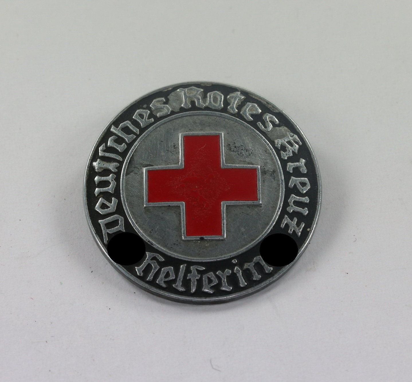  Deutsches Rotes Kreuz (DRK), Brosche für Helferin, Hst. E.L.M., lackiert – Bild 1