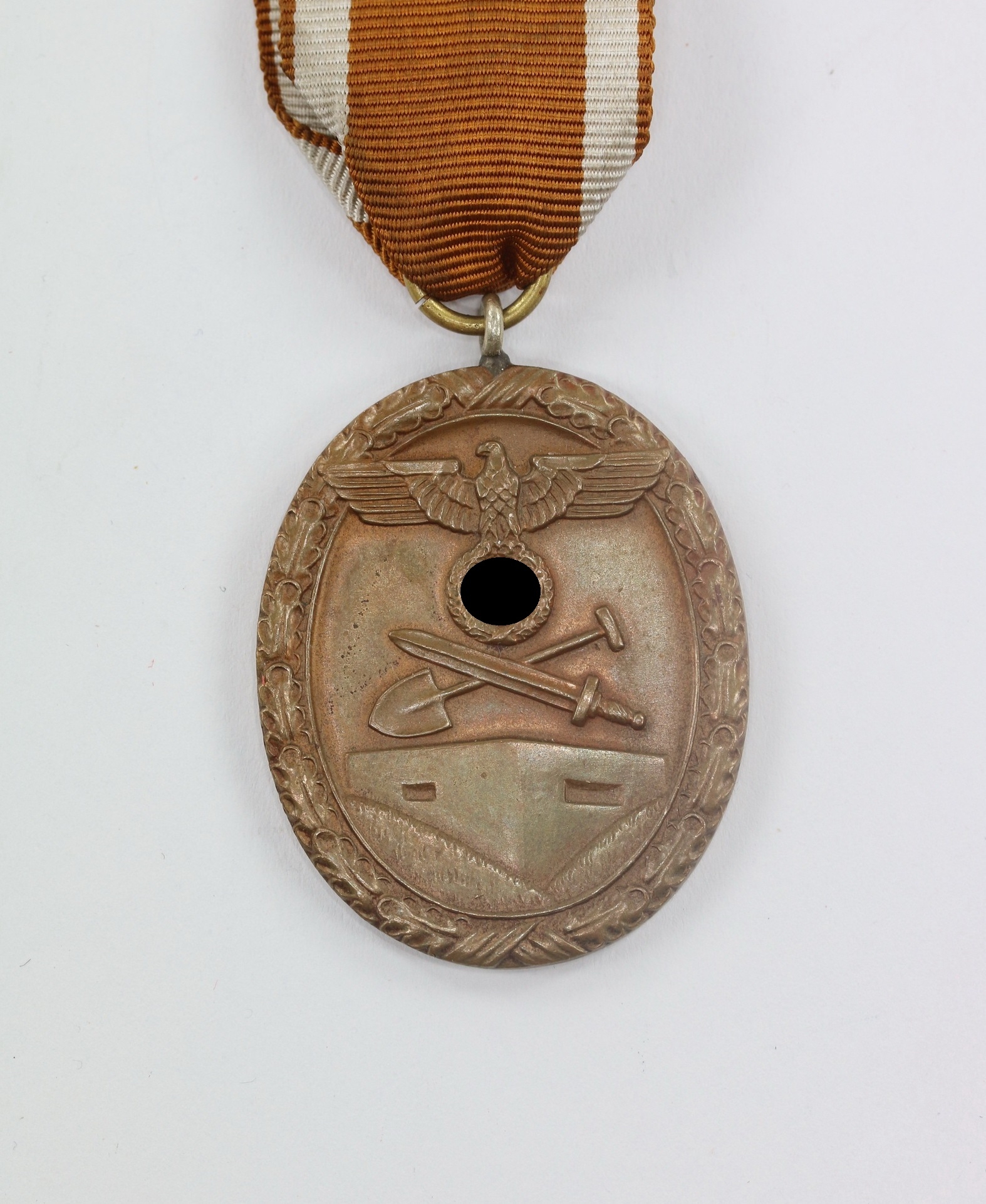  Deutsches Schutzwall Ehrenzeichen, Für Arbeit zum Schutze Deutschlands – Bild 1