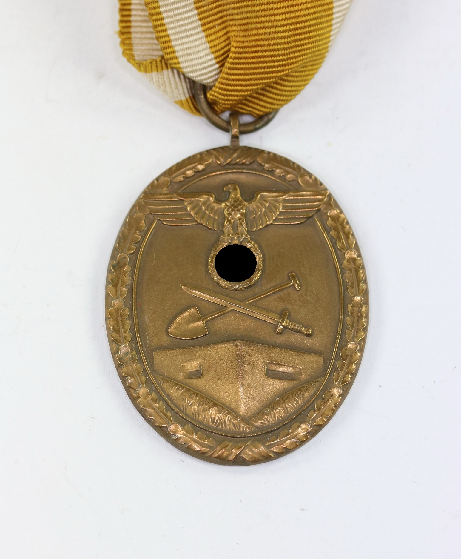 Deutsches Schutzwall Ehrenzeichen, Für Arbeit zum Schutze Deutschlands – Bild 1