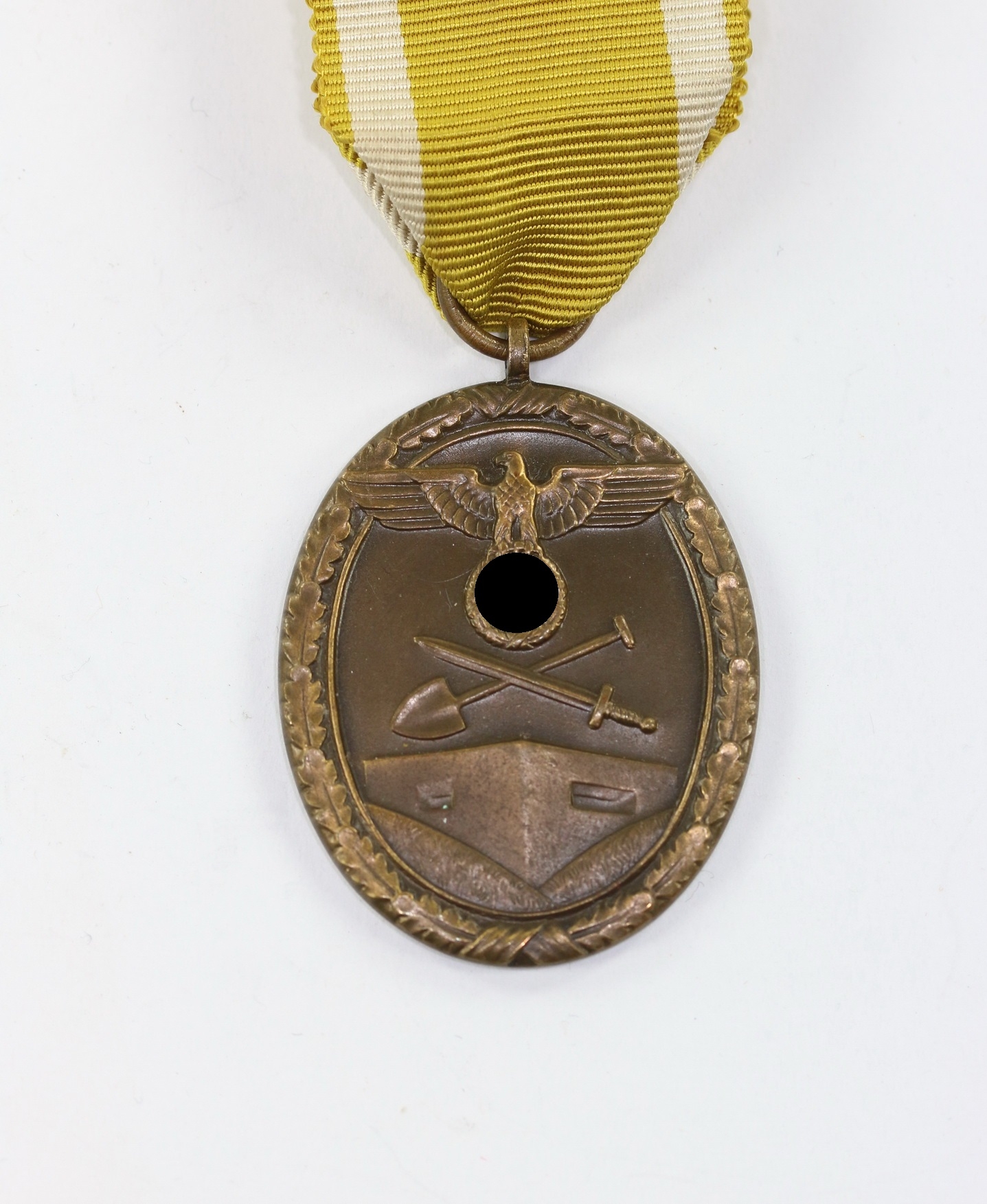  Deutsches Schutzwall Ehrenzeichen, Für Arbeit zum Schutze Deutschlands – Bild 1