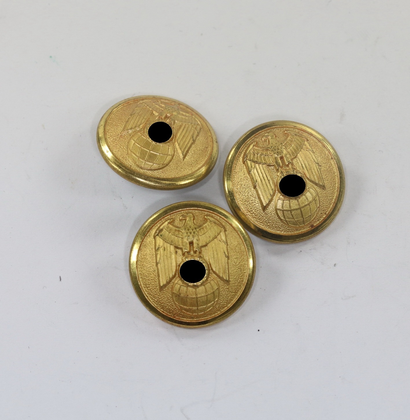 Diplomatisches Korps und Staatsbeamte, Knopf für die Uniform eines Beamten im Gehobenen Dienst (Generalsrang) – Bild 1