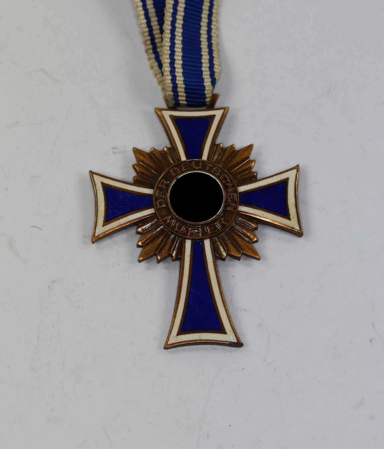 Mutterkreuz in Bronze, "Der Deutschen Mutter" – Bild 1