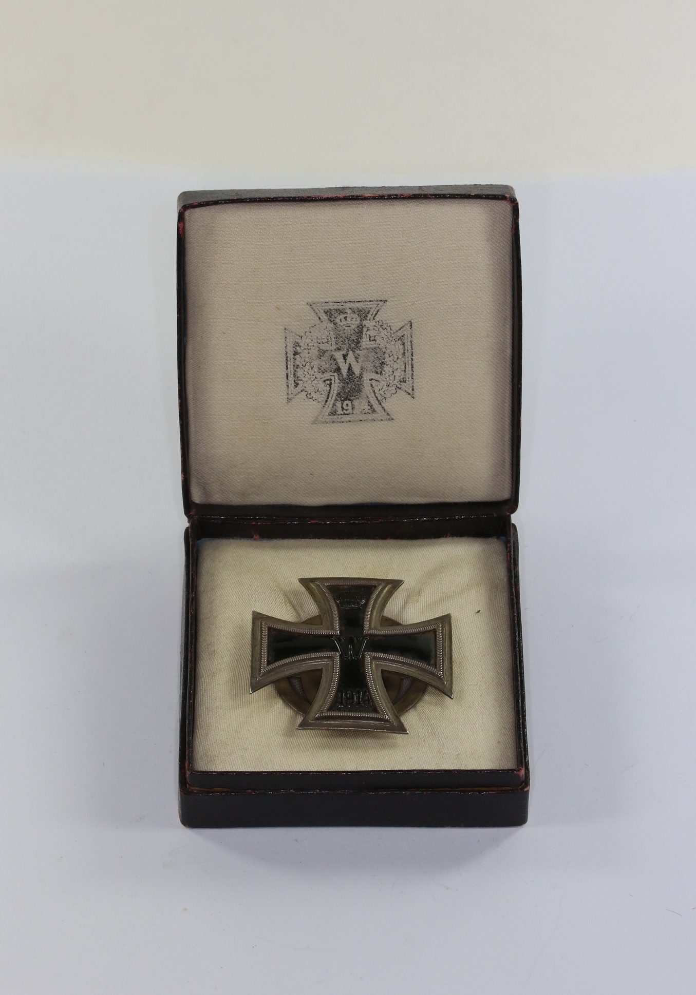 Eisernes Kreuz 1. Klasse 1914, Hst. KMST Silber (800), Patentverschluß (!), im Etui – Bild 1
