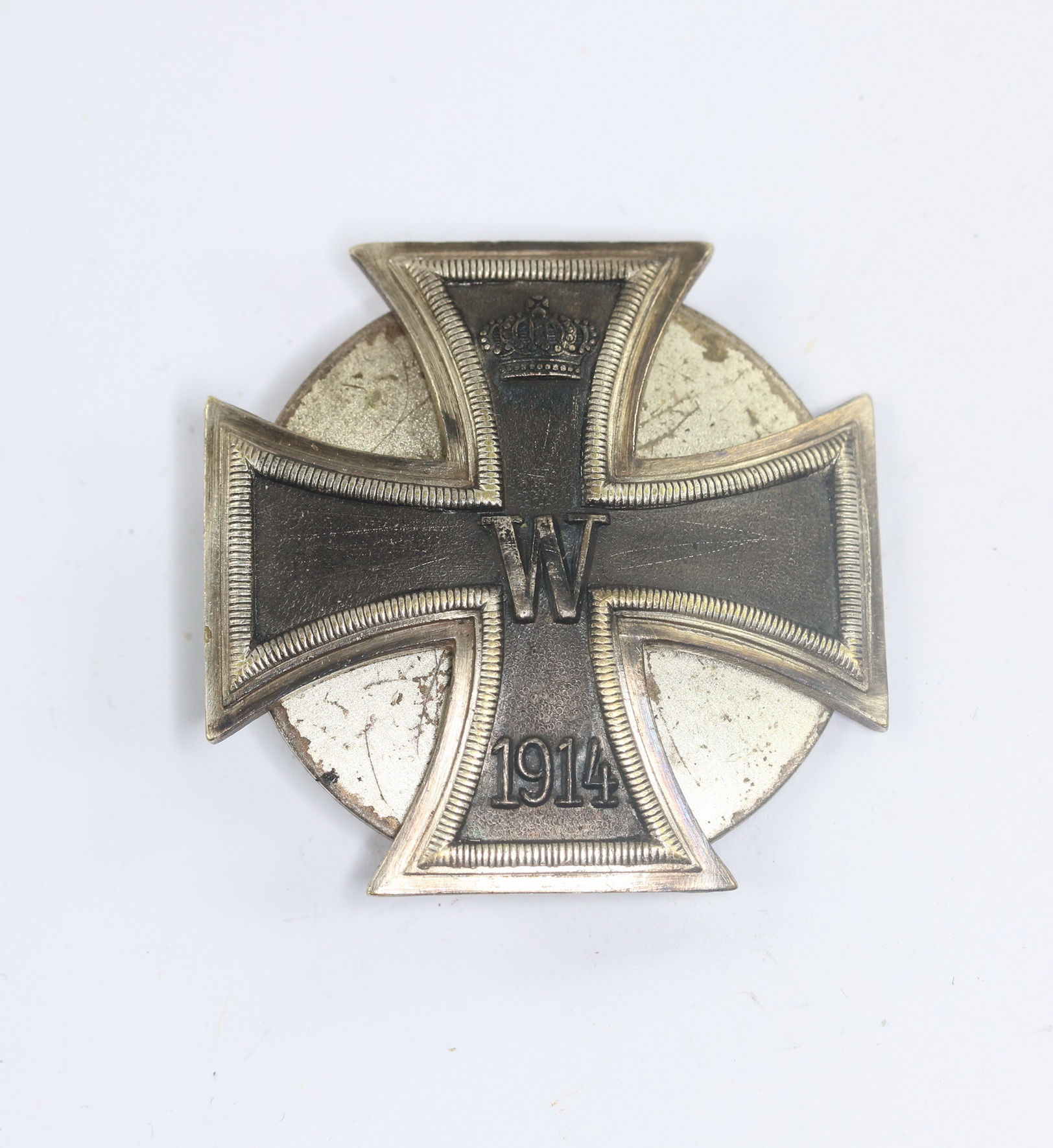 Eisernes Kreuz 1. Klasse 1914, Otto Schickle, Pforzheim, einteilig, an Schraube und Scheibe (magnetisch) – Bild 1