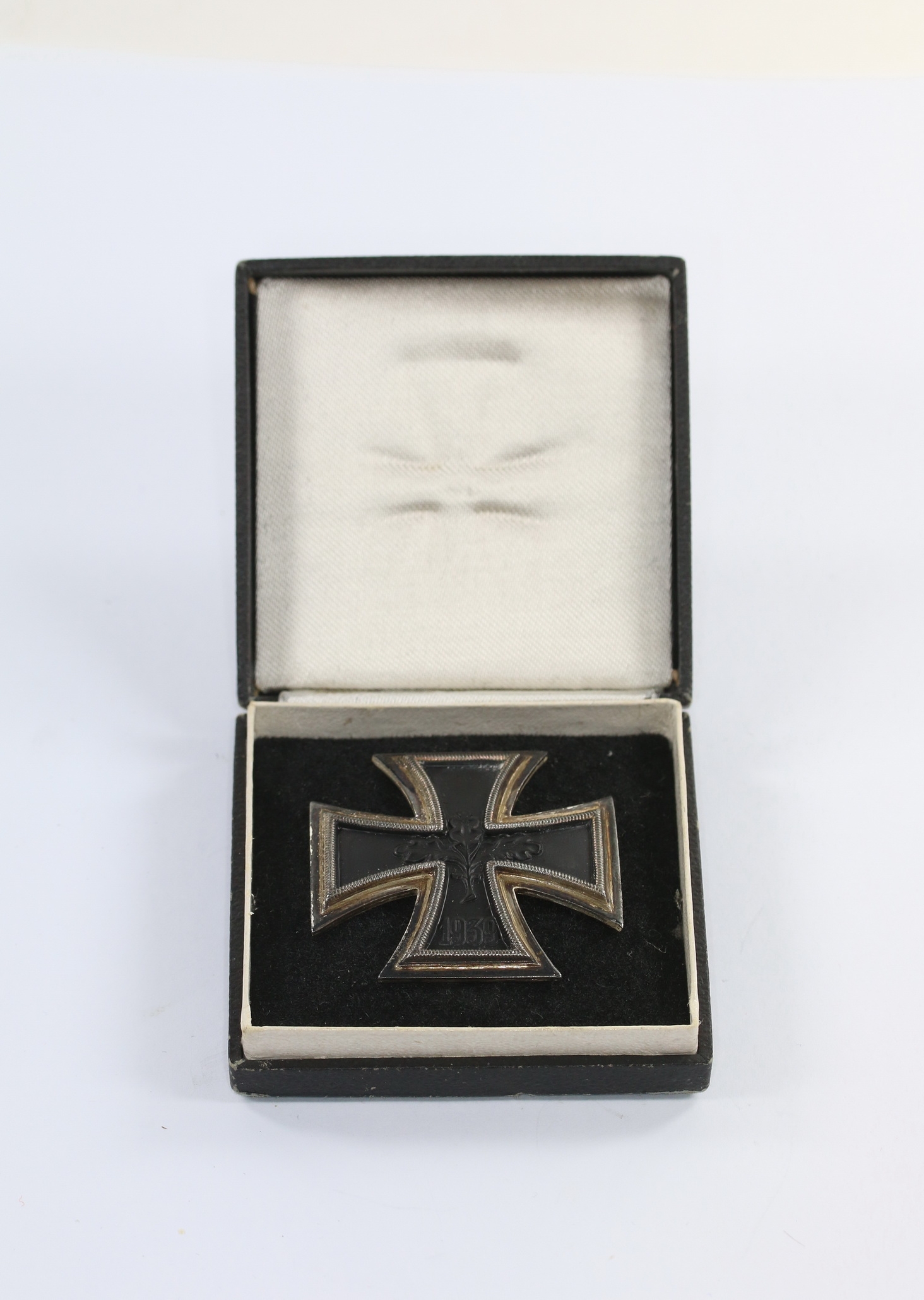 Eisernes Kreuz 1. Klasse 1939, 1957 Ausführung, Deumer, im Etui – Bild 1