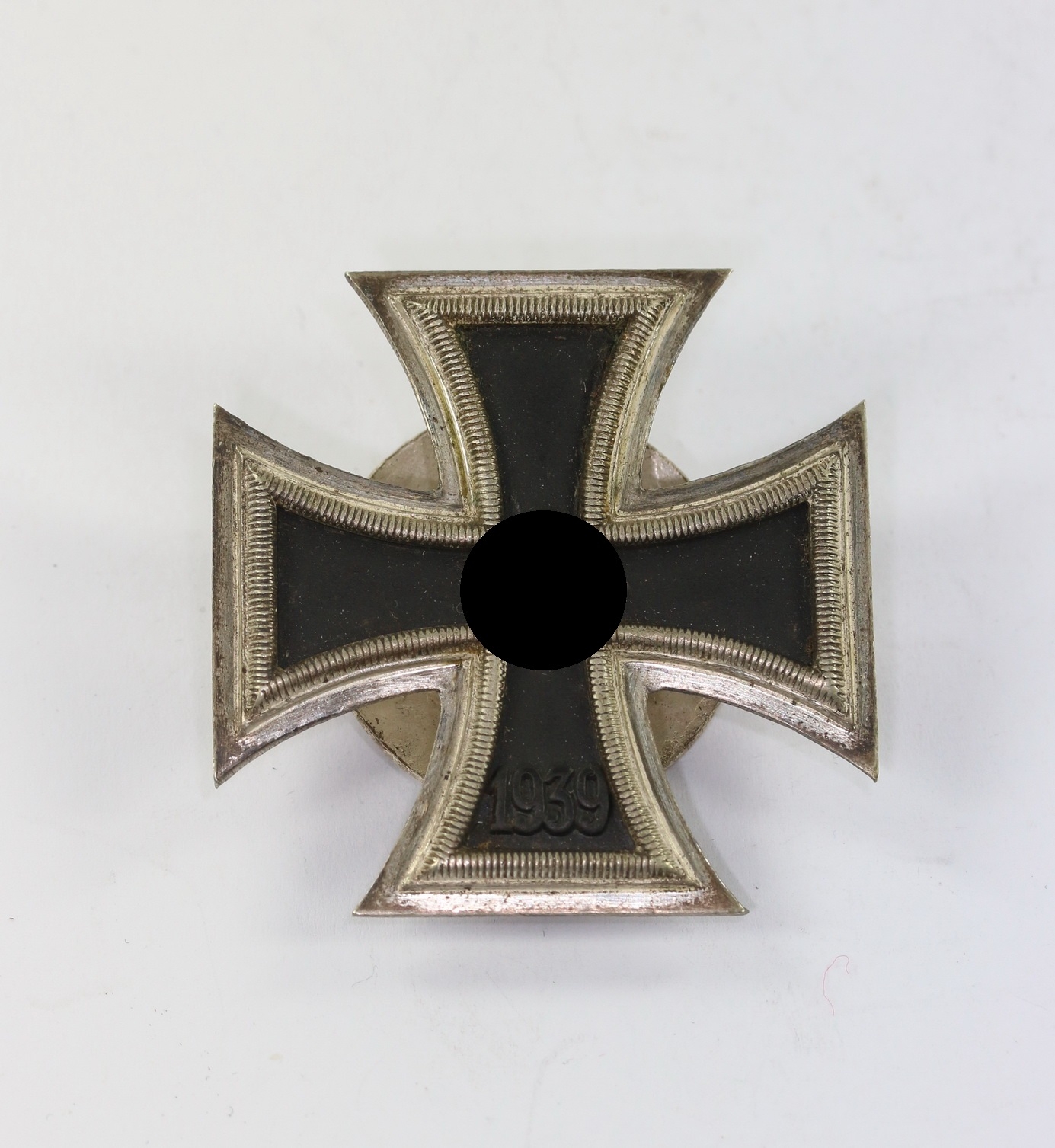 Eisernes Kreuz 1. Klasse 1939, Hst. L/56, an Schraubscheibe  – Bild 1