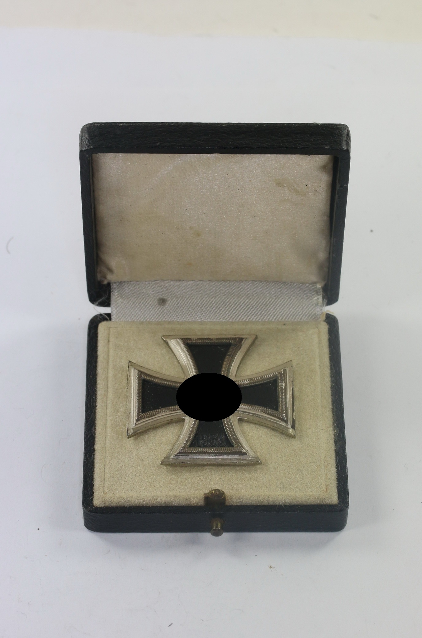 Eisernes Kreuz 1. Klasse 1939, Hst. 107, im Etui – Bild 1
