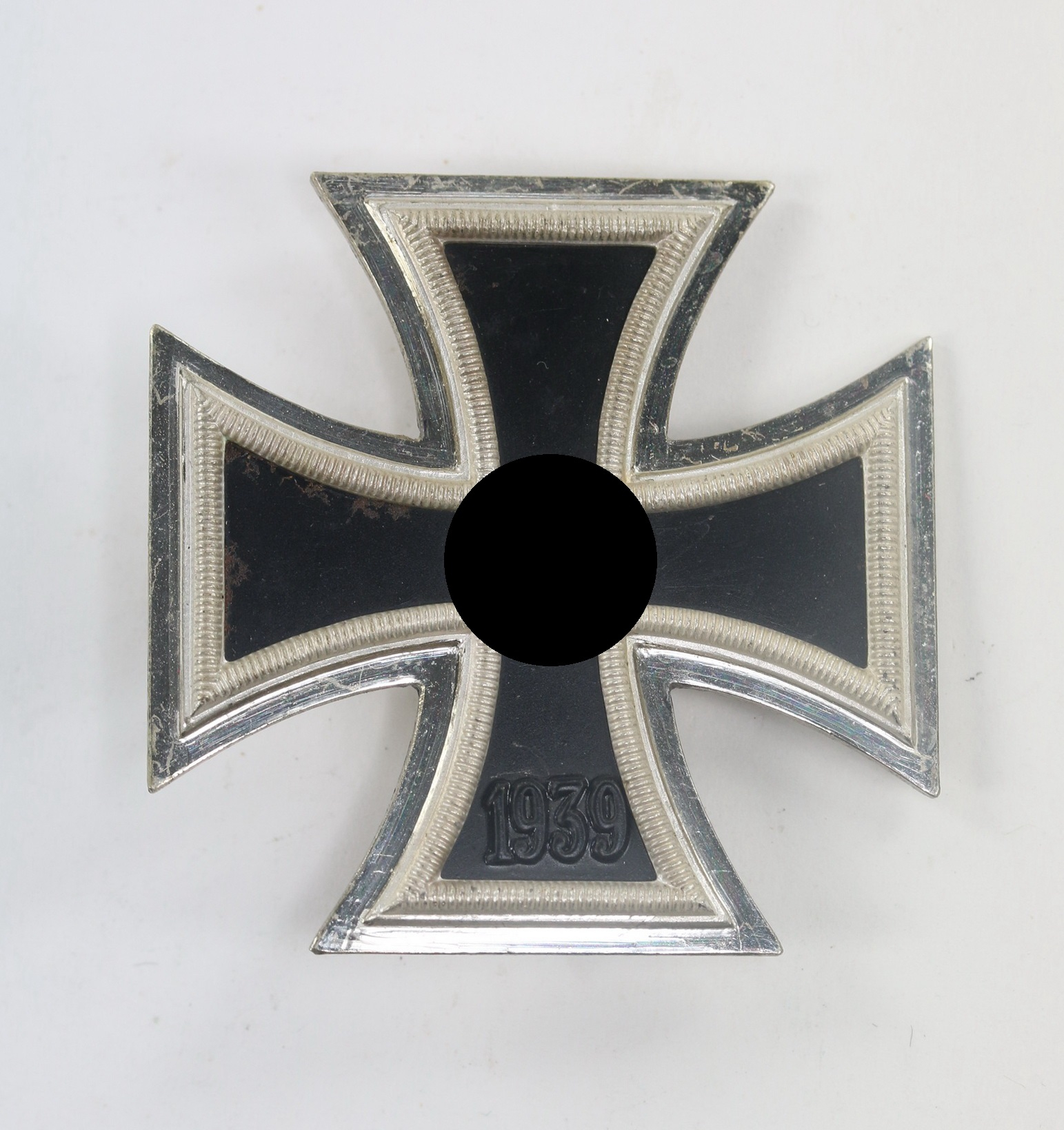 Eisernes Kreuz 1. Klasse 1939, Hst. 15 (Friedrich Orth, Wien), magnetisch – Bild 1