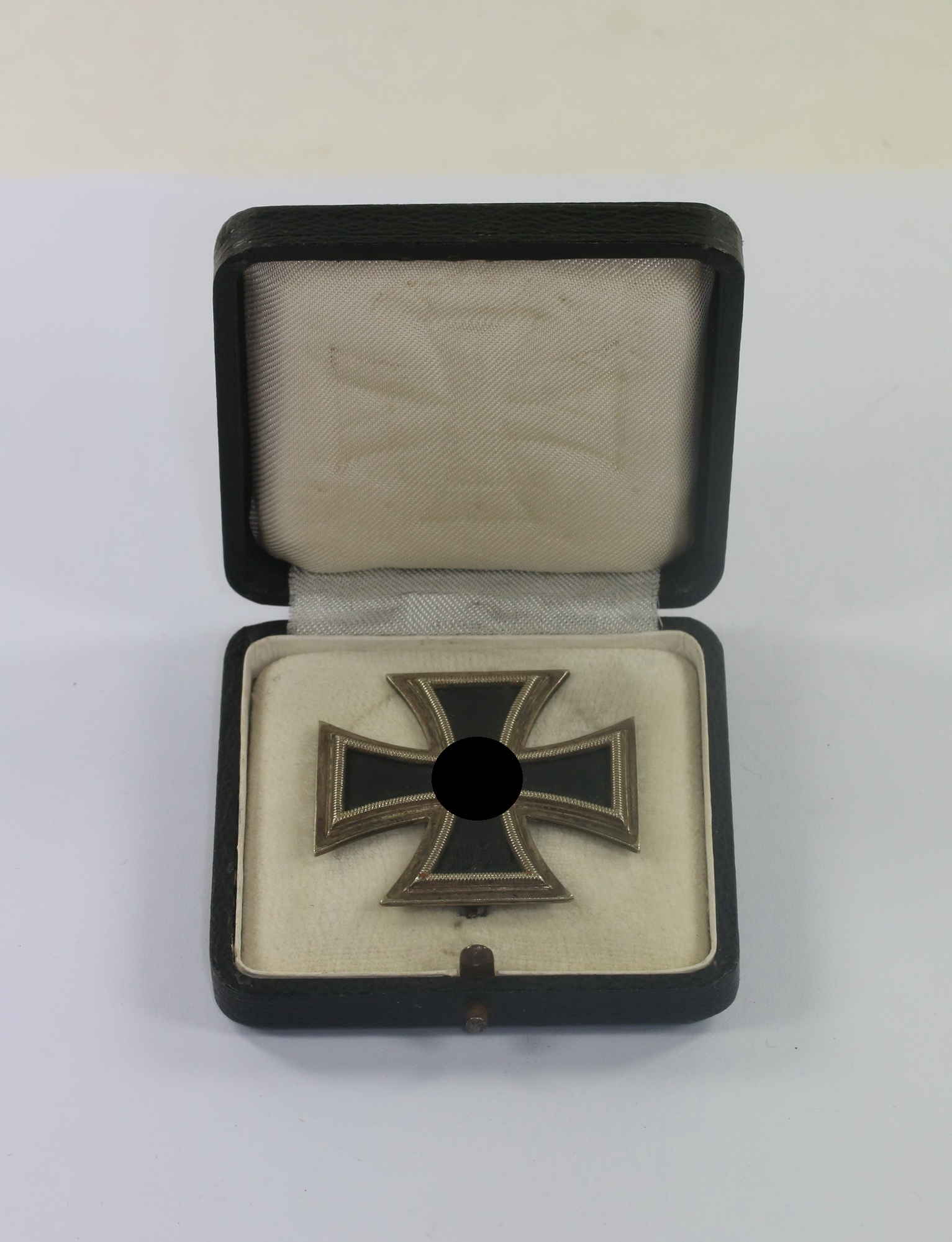Eisernes Kreuz 1. Klasse 1939, Hst. 3 (Wilhelm Deumer, Lüdenscheid), im Etui – Bild 1