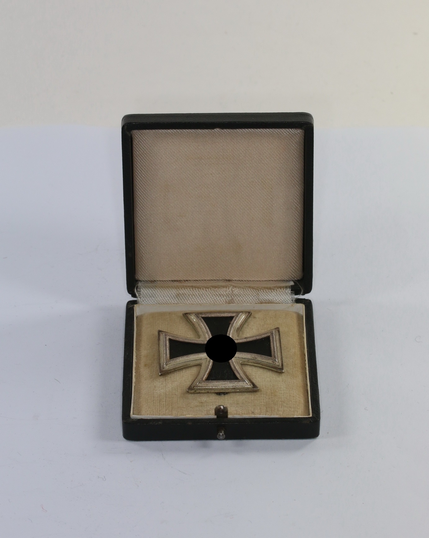 Eisernes Kreuz 1. Klasse 1939, Hst. 6., im Etui – Bild 1