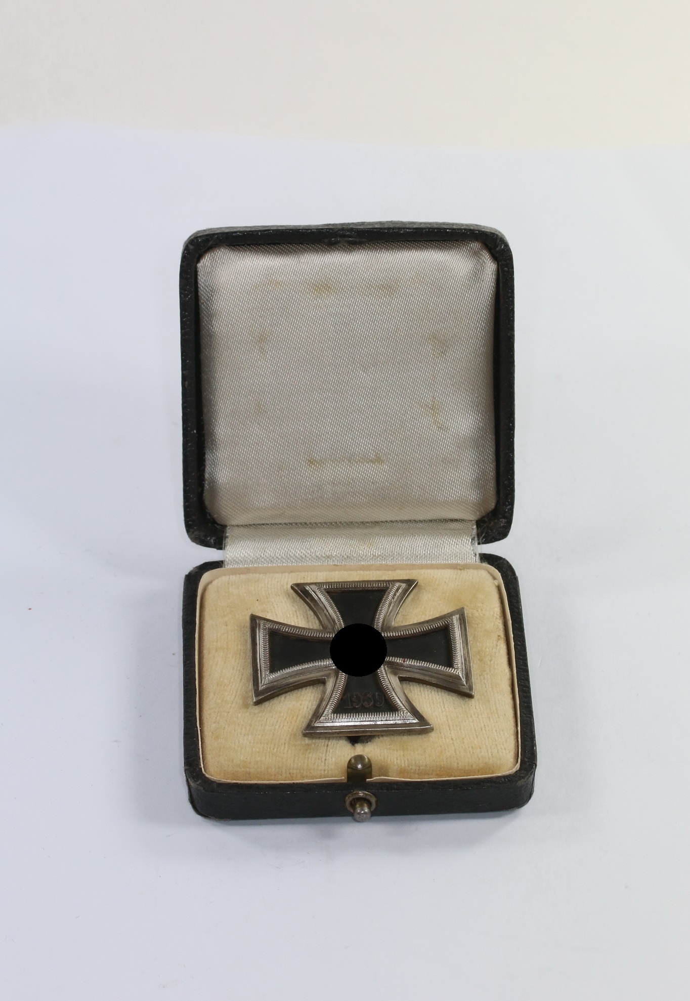 Eisernes Kreuz 1. Klasse 1939, Hst. L/10, im Etui – Bild 1