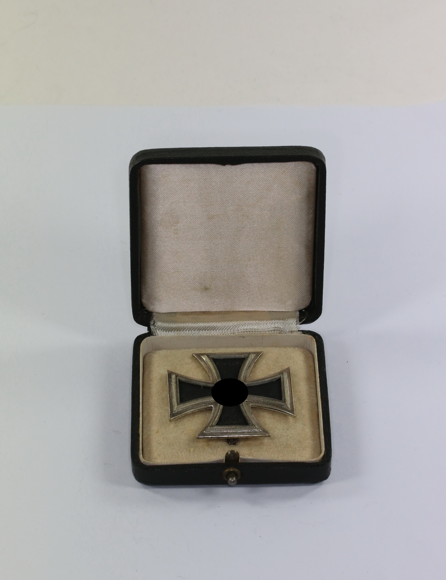 Eisernes Kreuz 1. Klasse 1939, Hst. L/11, im Etui – Bild 1