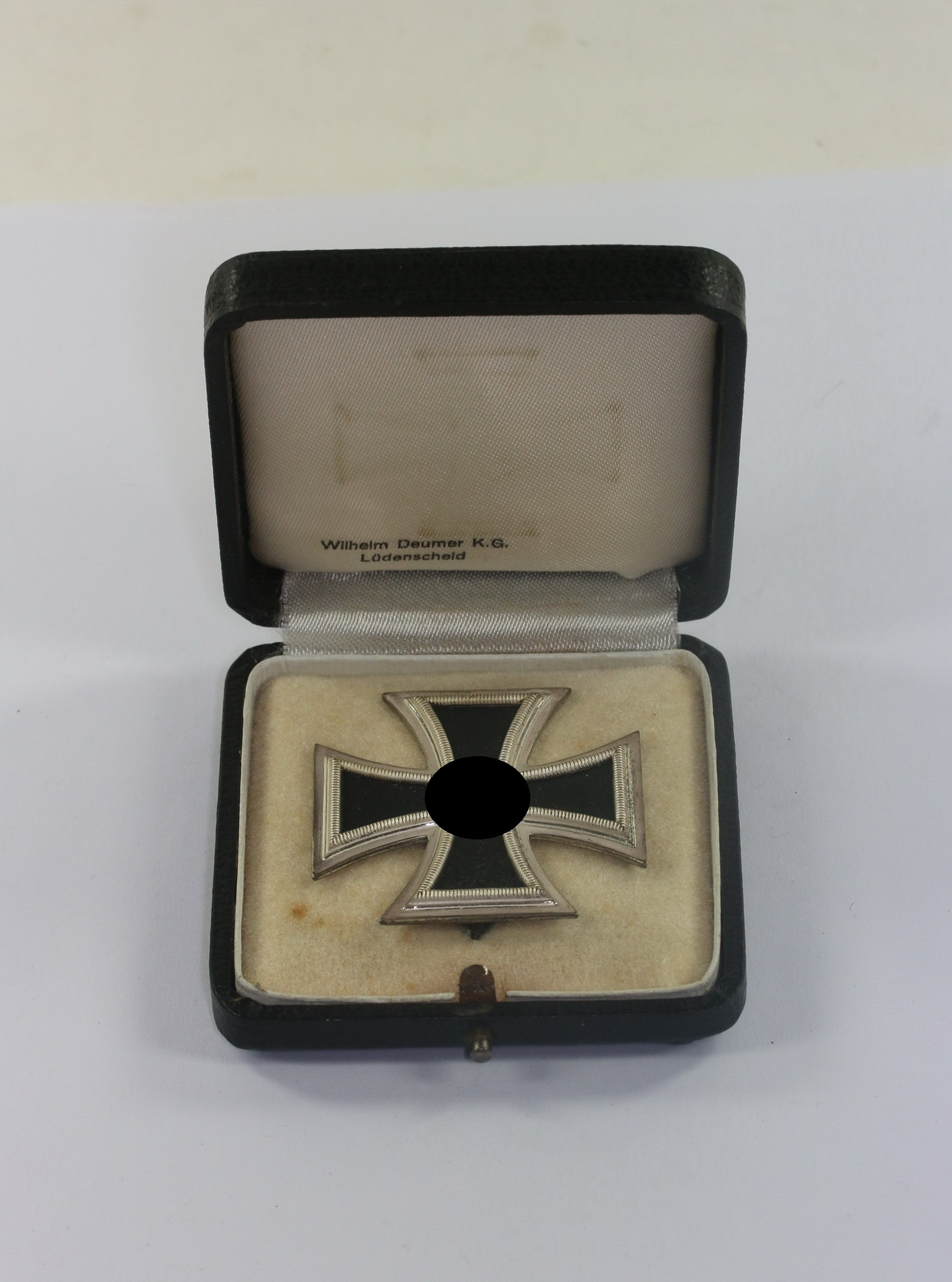  Eisernes Kreuz 1. Klasse 1939, Hst. L/11 ohne Kasten(!), im Etui Wilhelm Deumer K.G. – Bild 1