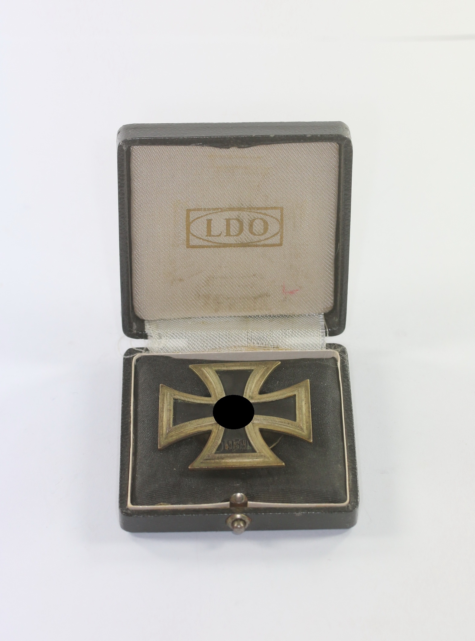 eisernes_kreuz_1 Eisernes Kreuz 1. Klasse 1939, Hst. L/12, an Schraubscheibe, im LDO Etui – Bild 1